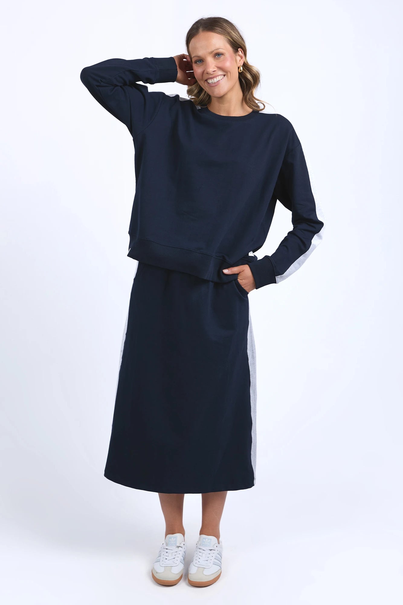ELM SLOANE FLEECE CREW - NAVY - THE VOGUE STORE