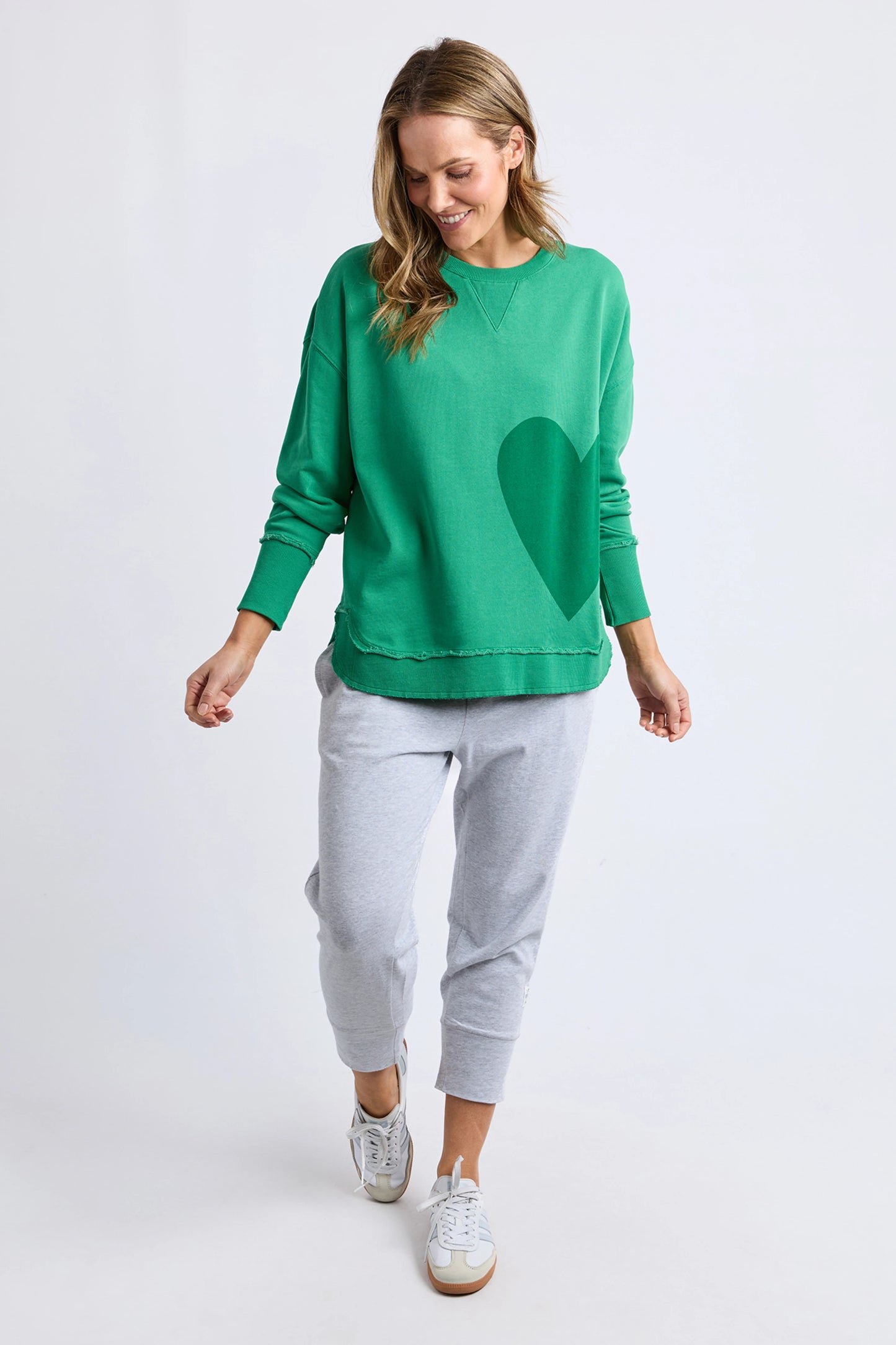 ELM ONE HEART CREW - PINE GREEN - THE VOGUE STORE