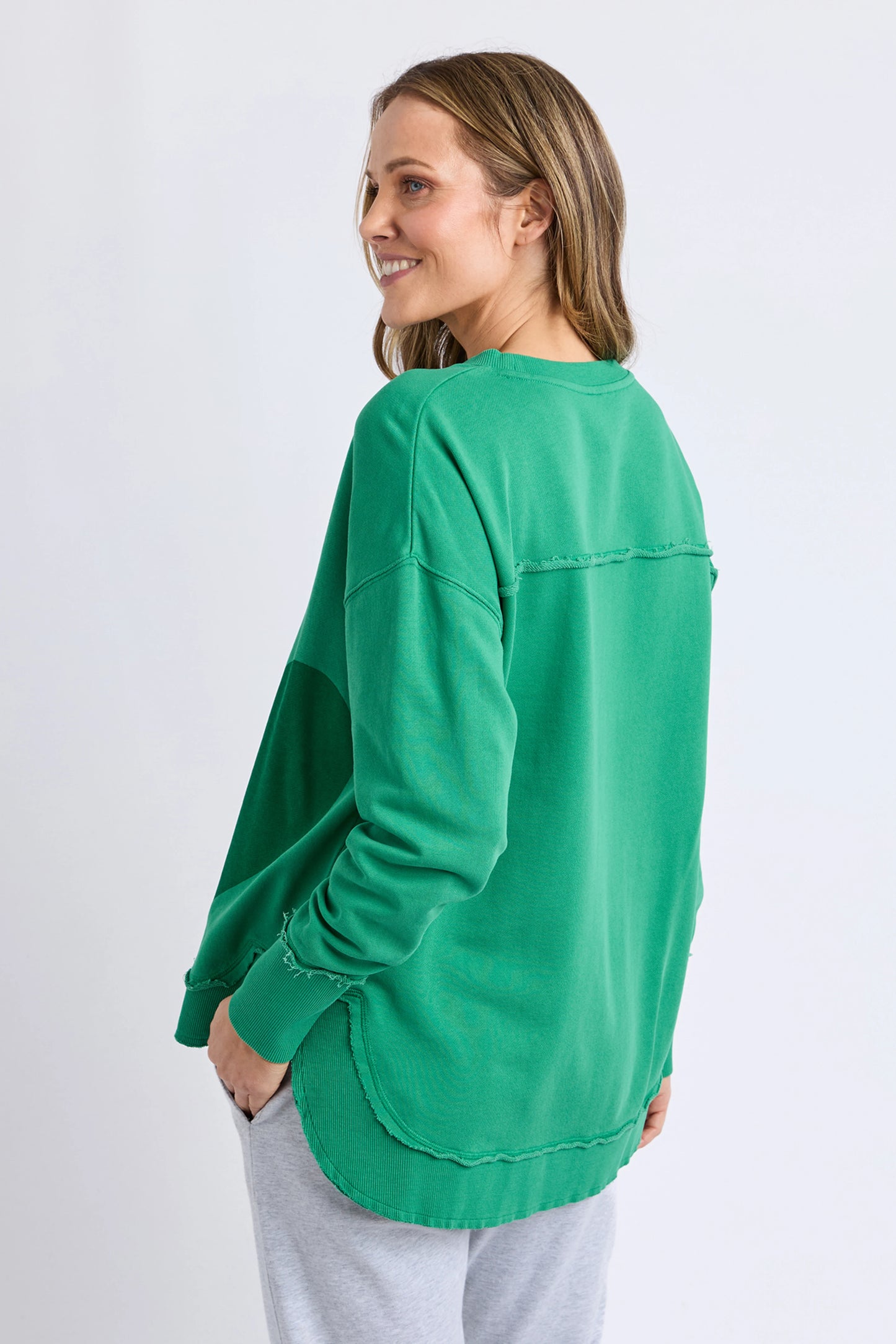 ELM ONE HEART CREW - PINE GREEN - THE VOGUE STORE
