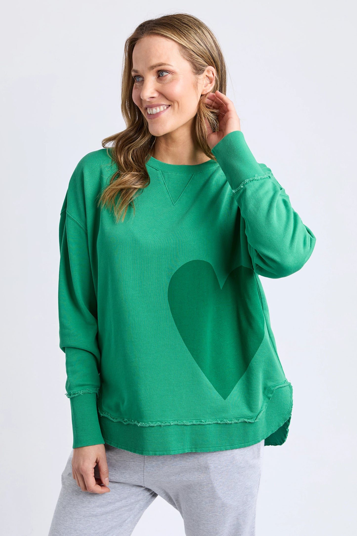 ELM ONE HEART CREW - PINE GREEN - THE VOGUE STORE