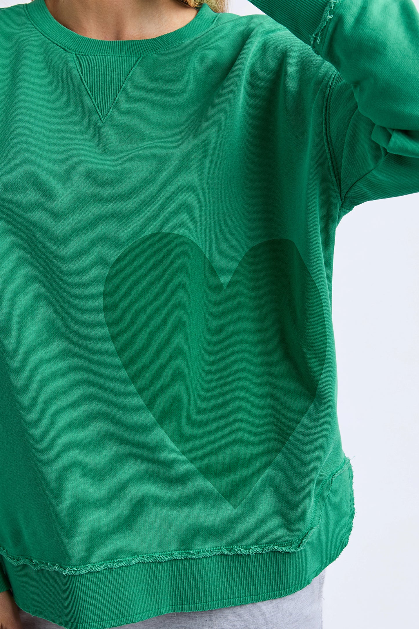 ELM ONE HEART CREW - PINE GREEN - THE VOGUE STORE