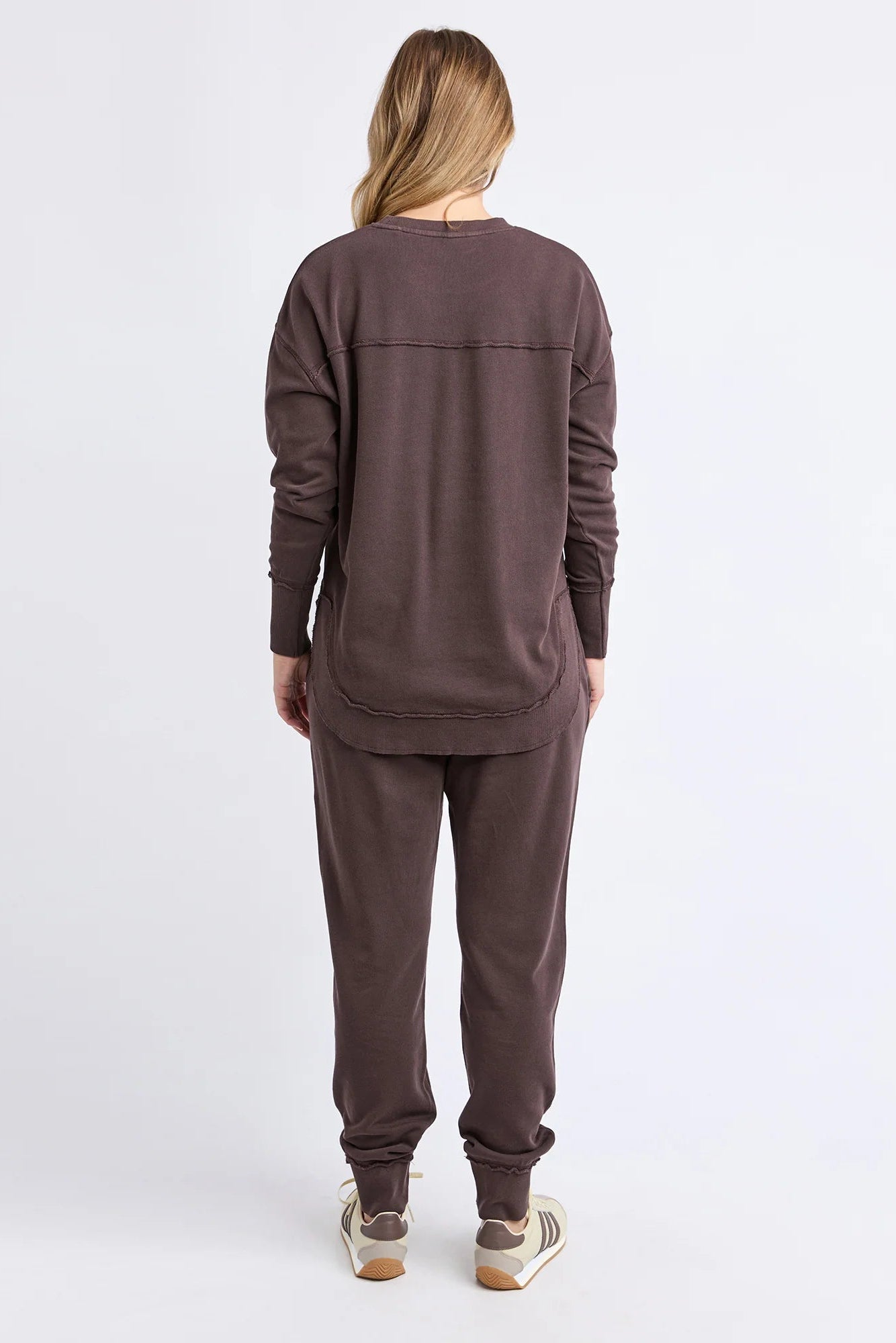 FOXWOOD SIMPLIFIED CREW - COFFEE - THE VOGUE STORE