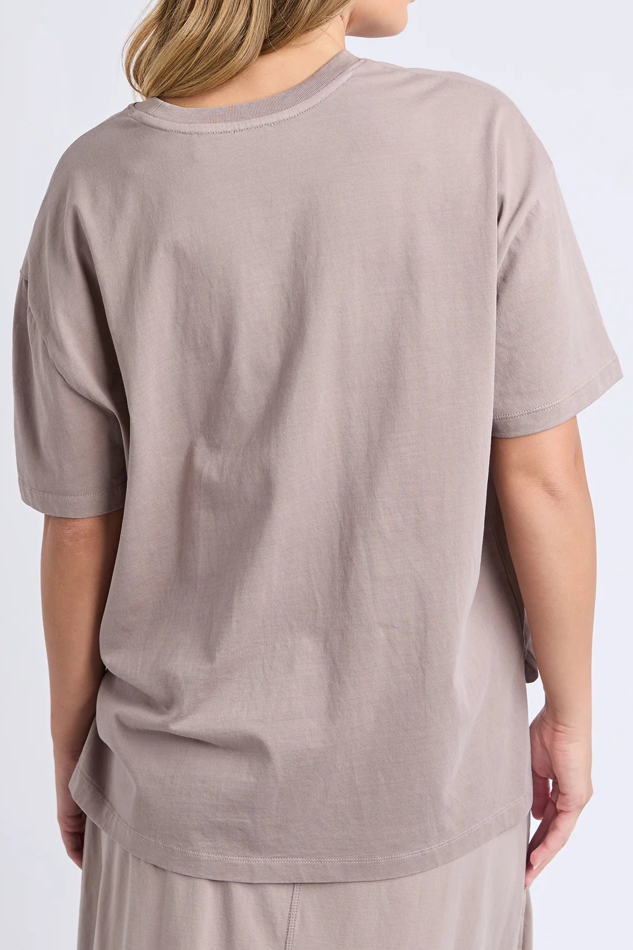 FOXWOOD SIMPLIFIED TEE - BROWN - THE VOGUE STORE