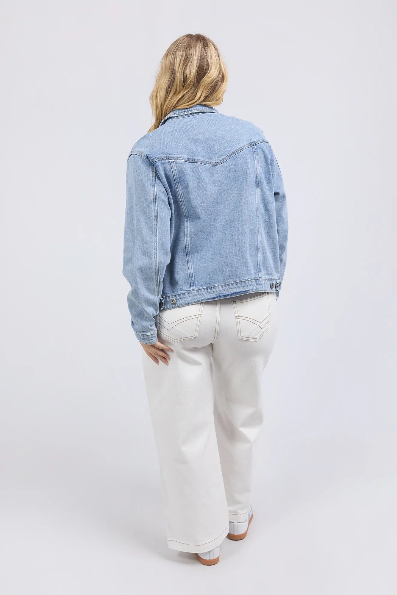 ELM BECCA DENIM JACKET - LIGHT BLUE WASH - THE VOGUE STORE