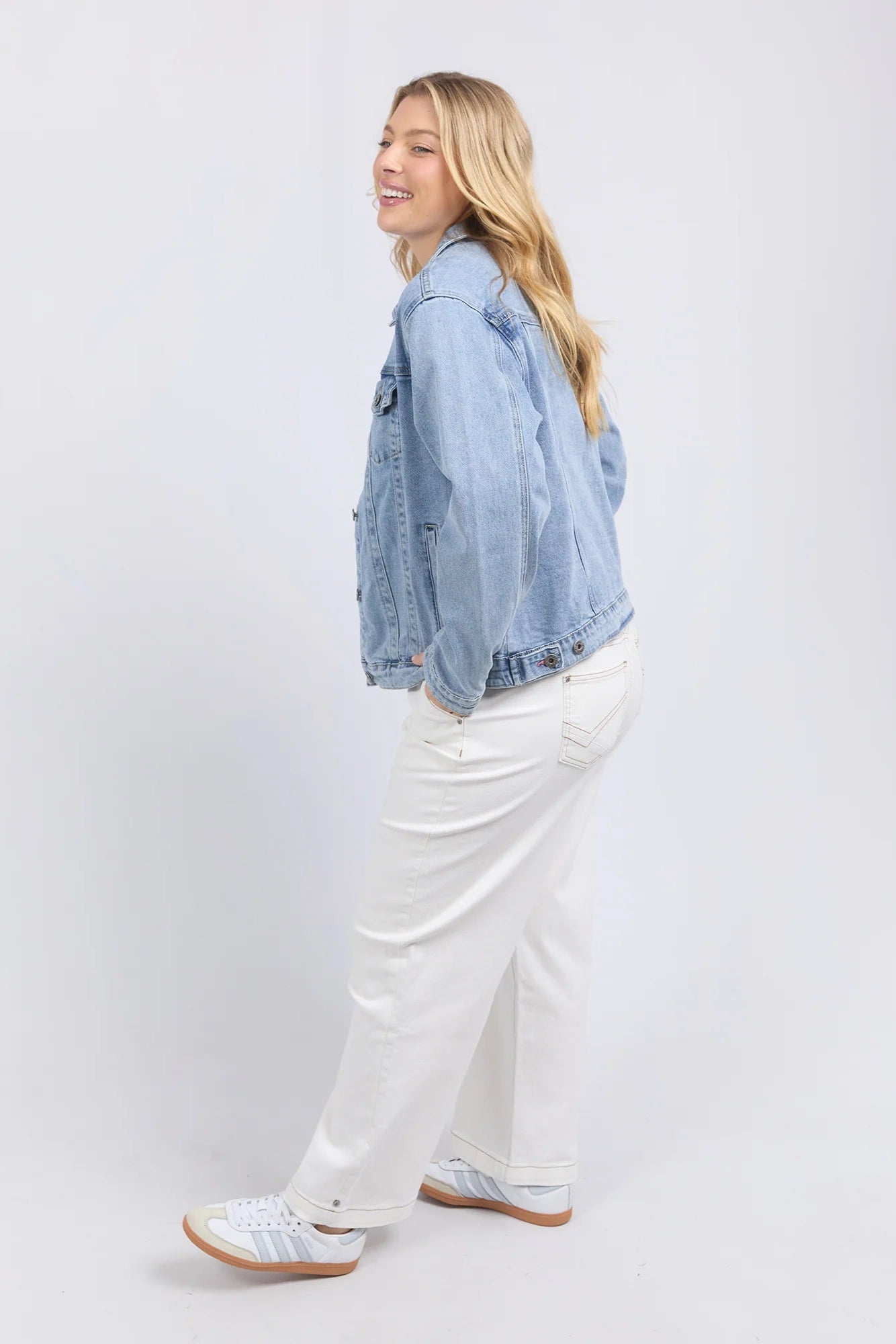 ELM BECCA DENIM JACKET - LIGHT BLUE WASH - THE VOGUE STORE
