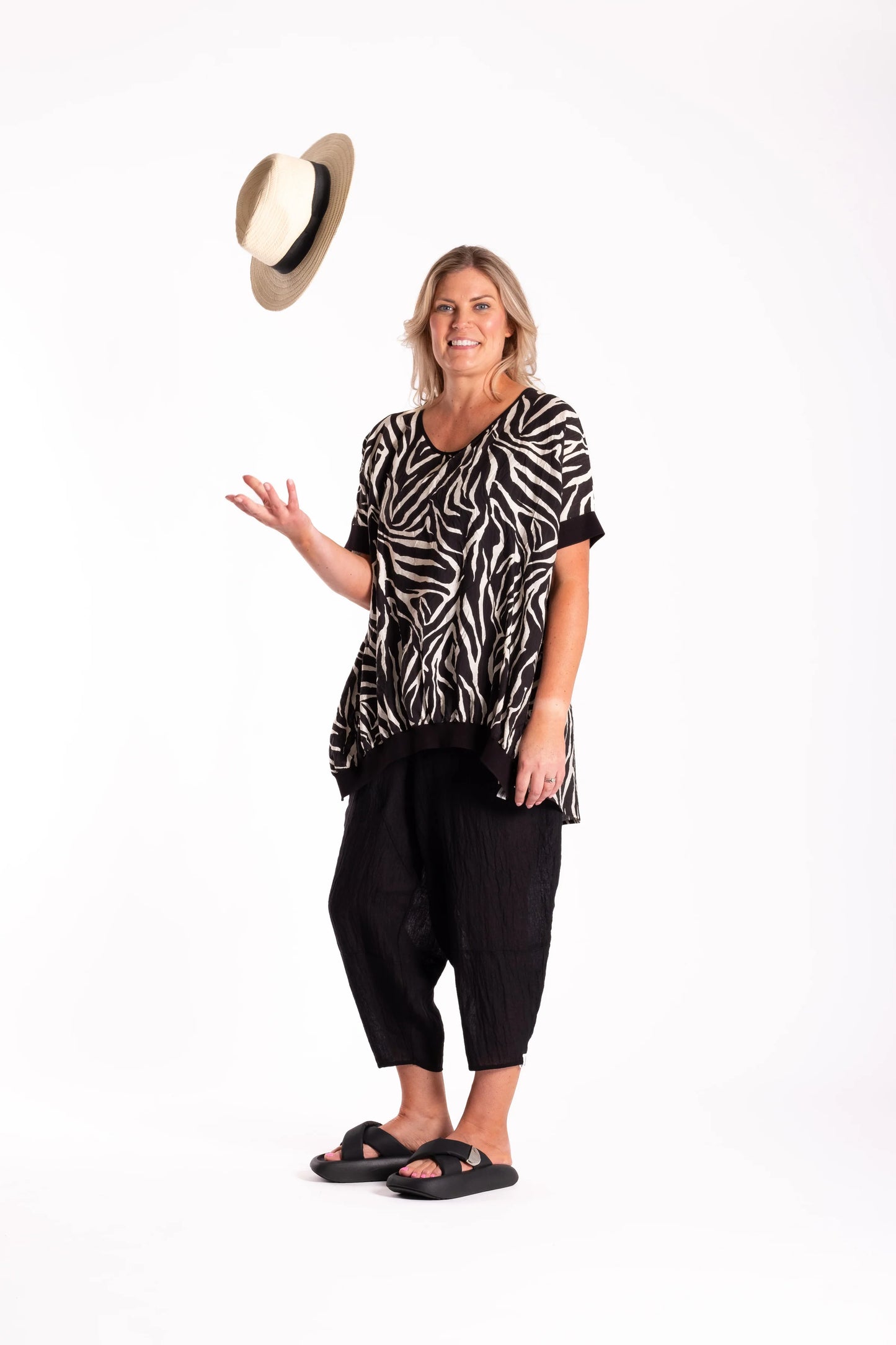 DEEANNE HOBBS LEESE TOP - BLACK TIGER - THE VOGUE STORE