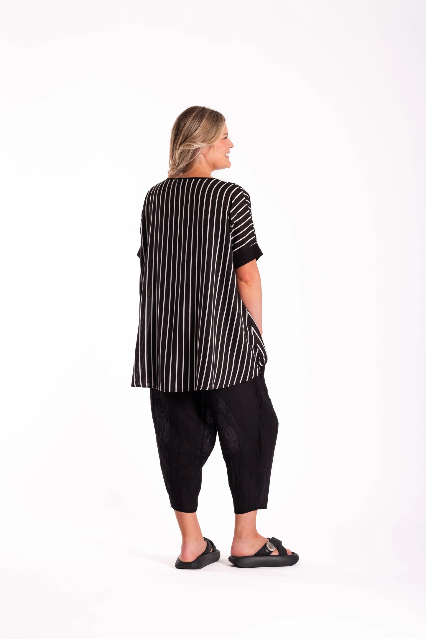 DEEANNE HOBBS LEESE TOP - BLACK STRIPE - THE VOGUE STORE