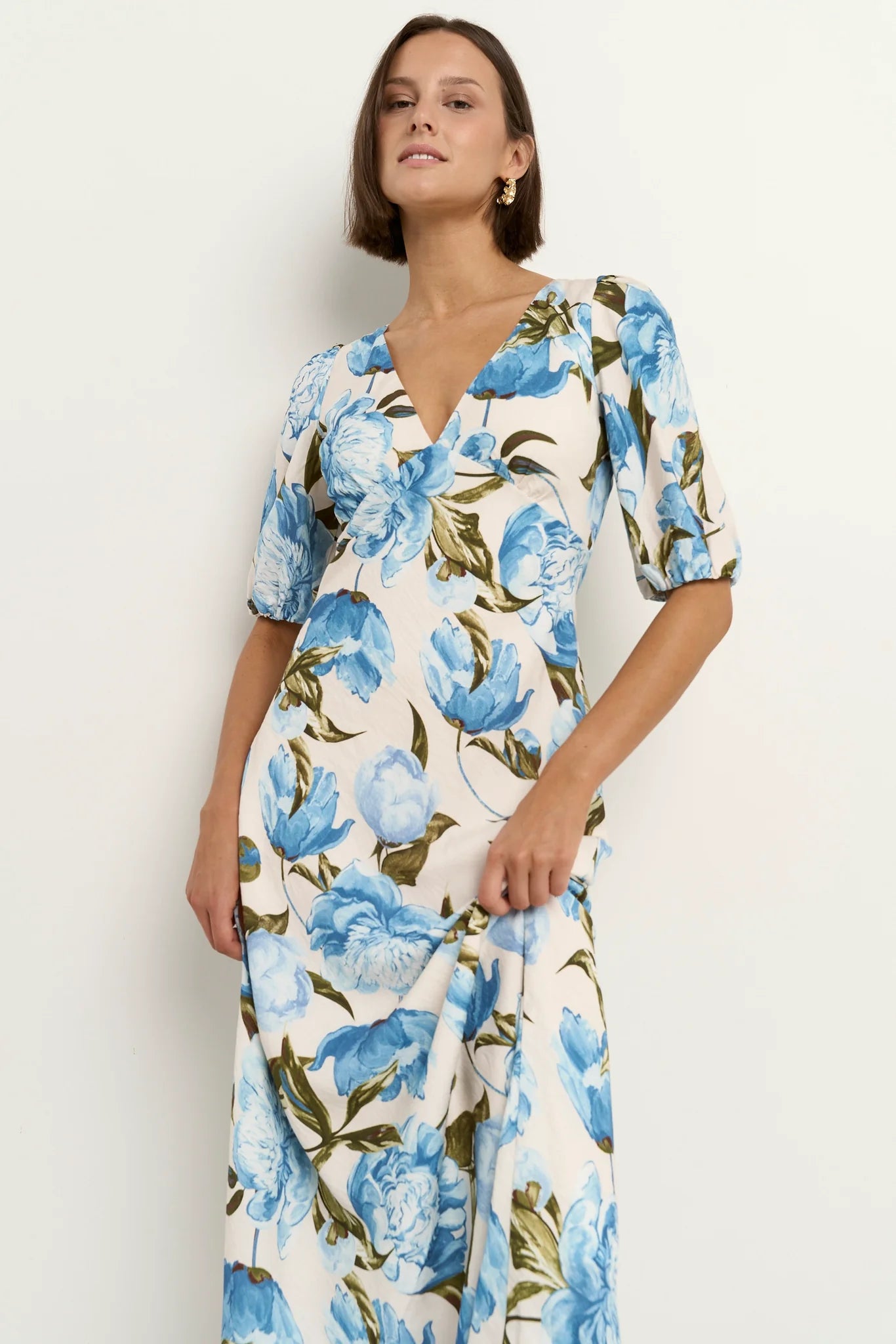 AMONG THE BRAVE AMORA BLUE VINTAGE FLORAL SS BIAS MIDI DRESS - THE VOGUE STORE
