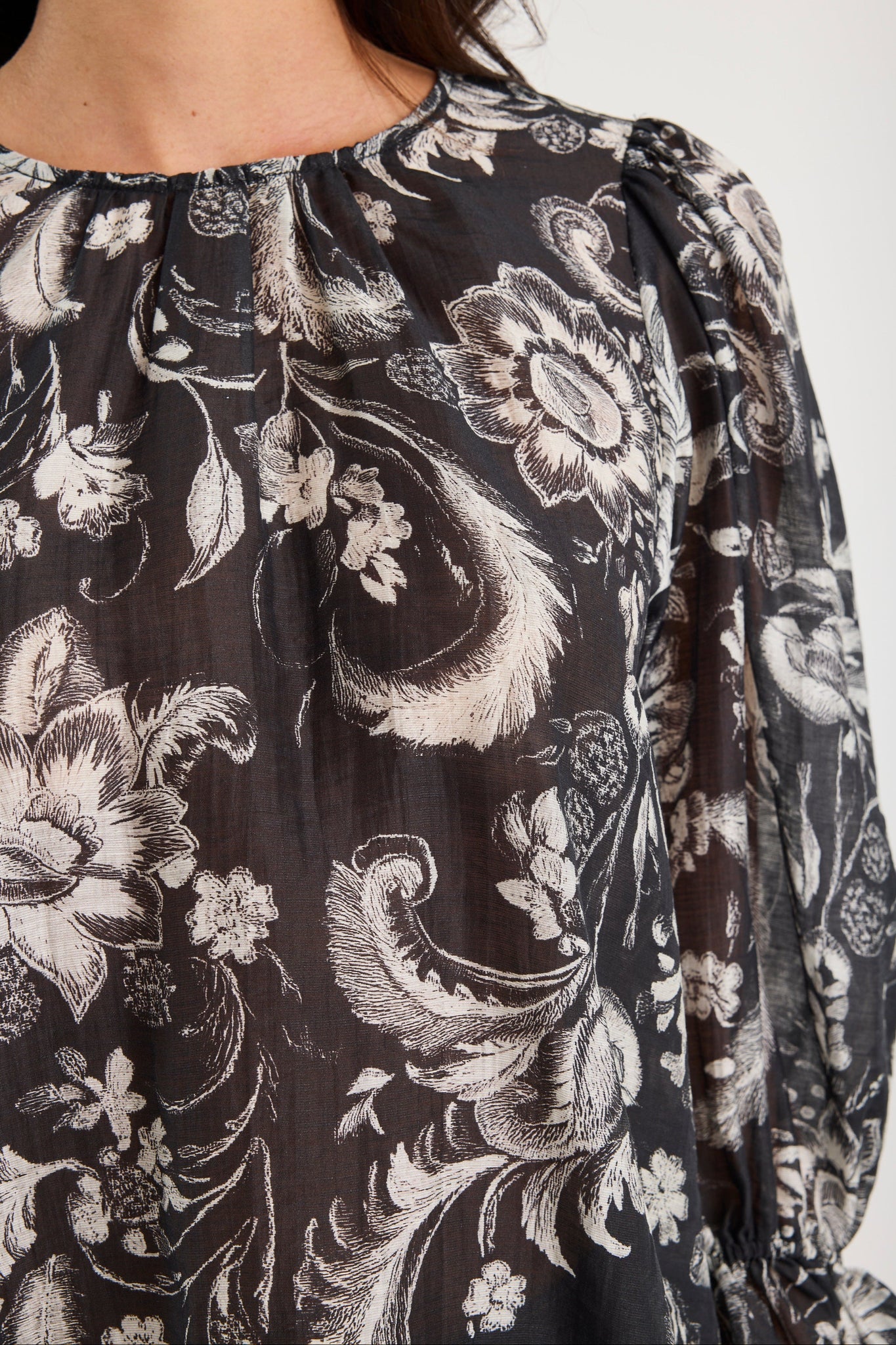 IVY + JACK BRIEFLY BLACK SCROLLING FOLIAGE FRILL SLEEVE CREW NECK TOP