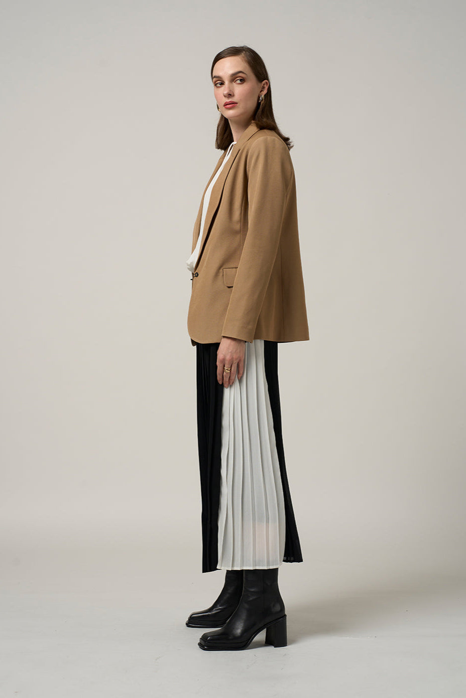 MADLY SWEETLY CODE SKIRT - BLACK/WINTER WHITE - THE VOGUE STORE