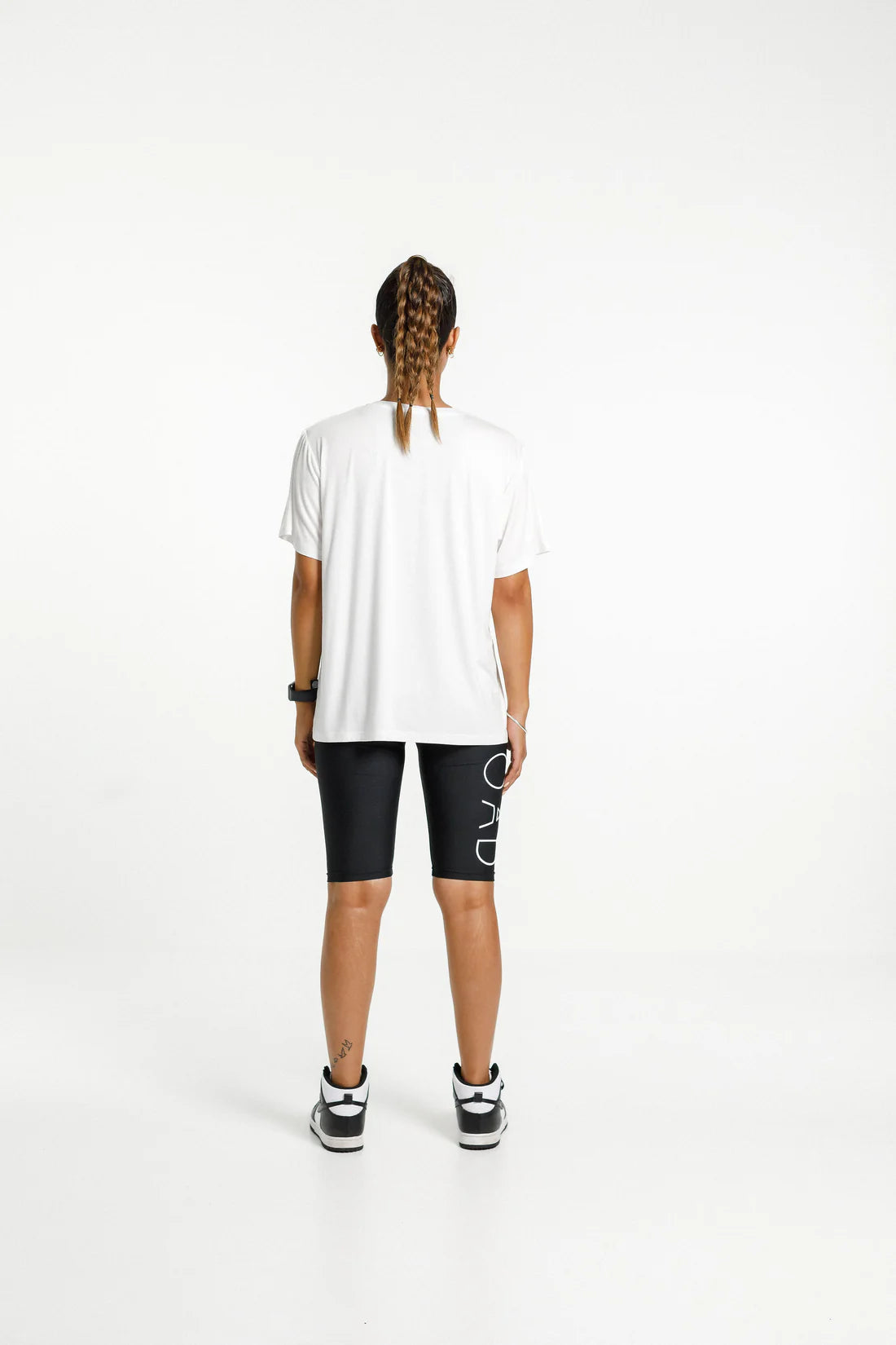 ROSE ROAD TOPHER TEE - WHITE W ROSE ROAD ARCH PRINT - THE VOGUE STORE