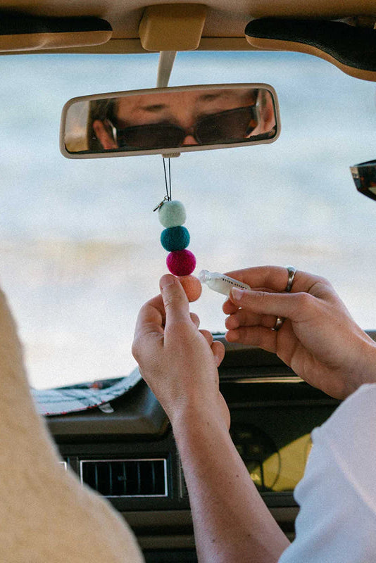 SMELLY BALLS AIR FRESHENER ROADIE SET - HONEYSUCKLE - THE VOGUE STORE