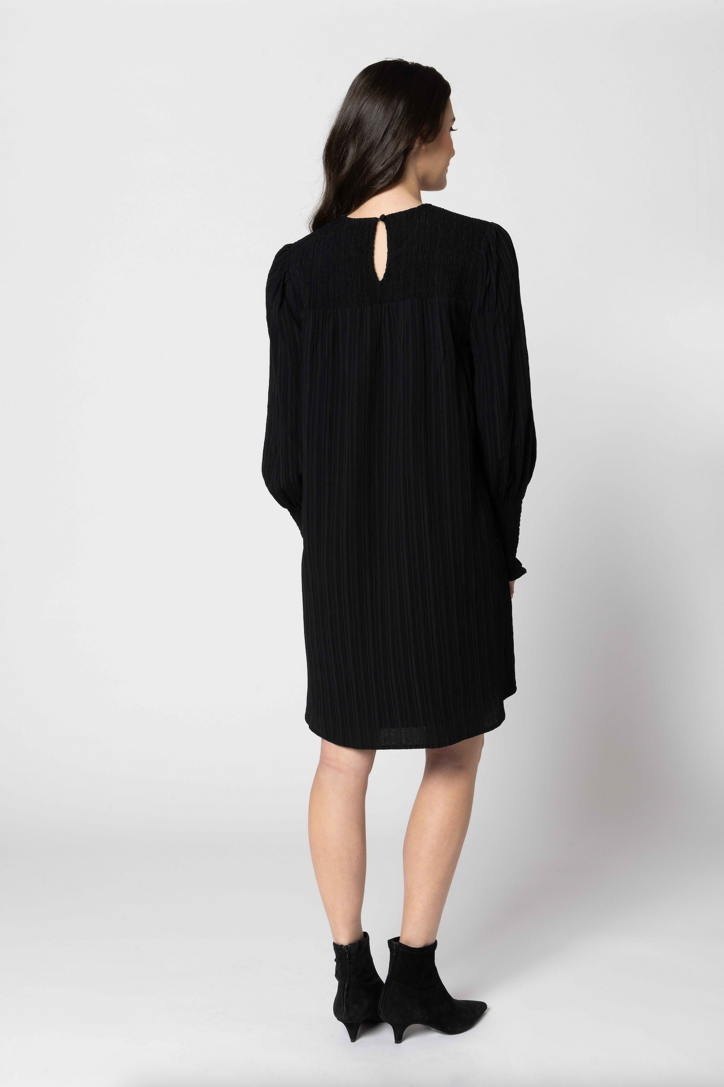SEEKING LOLA ZION DRESS - BLACK CRINKLE - THE VOGUE STORE