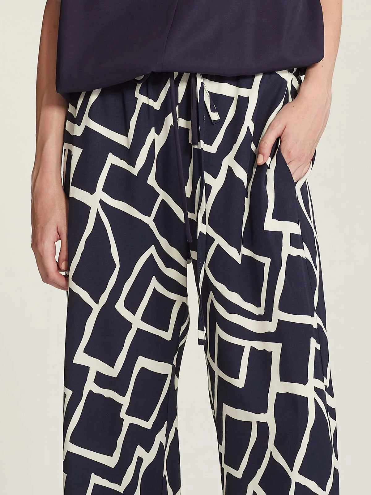 SILLS BENNETT PRINT PANT - NAVY PRINT - THE VOGUE STORE