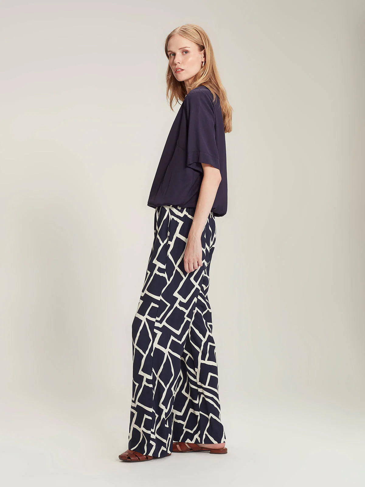 SILLS BENNETT PRINT PANT - NAVY PRINT - THE VOGUE STORE