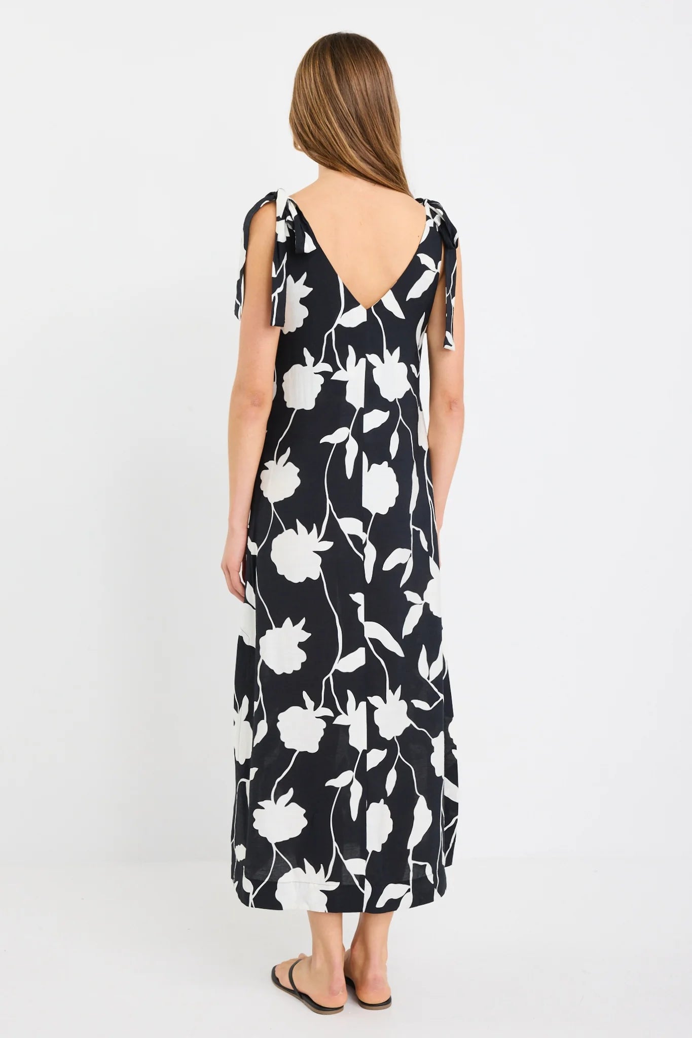 STORIES BE TOLD SPONTANEOUS BLACK AND WHITE FLORAL TIE SHOULDER RELAXED MIDI DRESS - THE VOGUE STORE