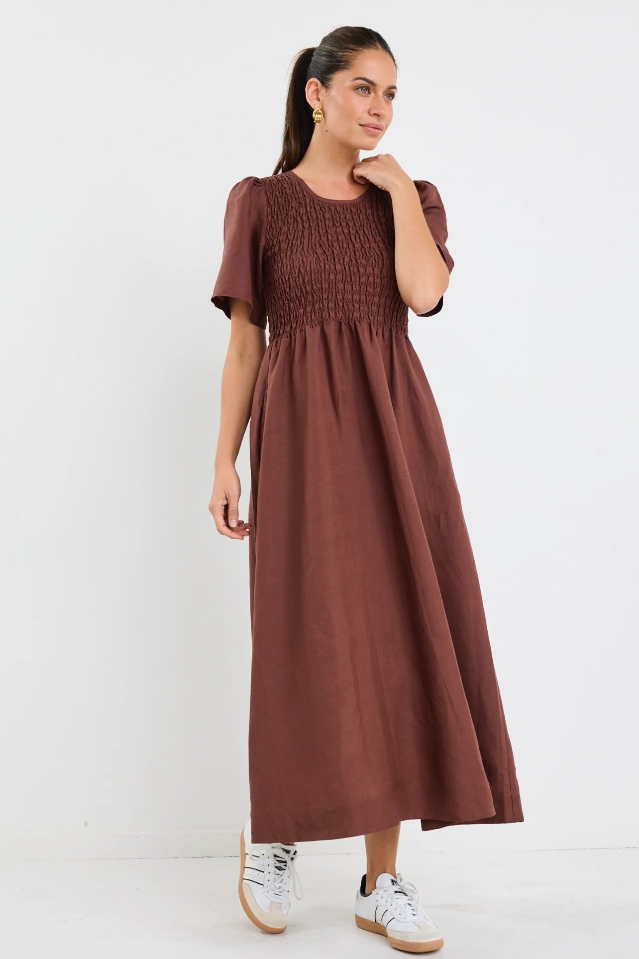 RE:UNION WREN LINEN BLEND SS SHIRRED BODICE MIDI DRESS - CHOCOLATE - THE VOGUE STORE