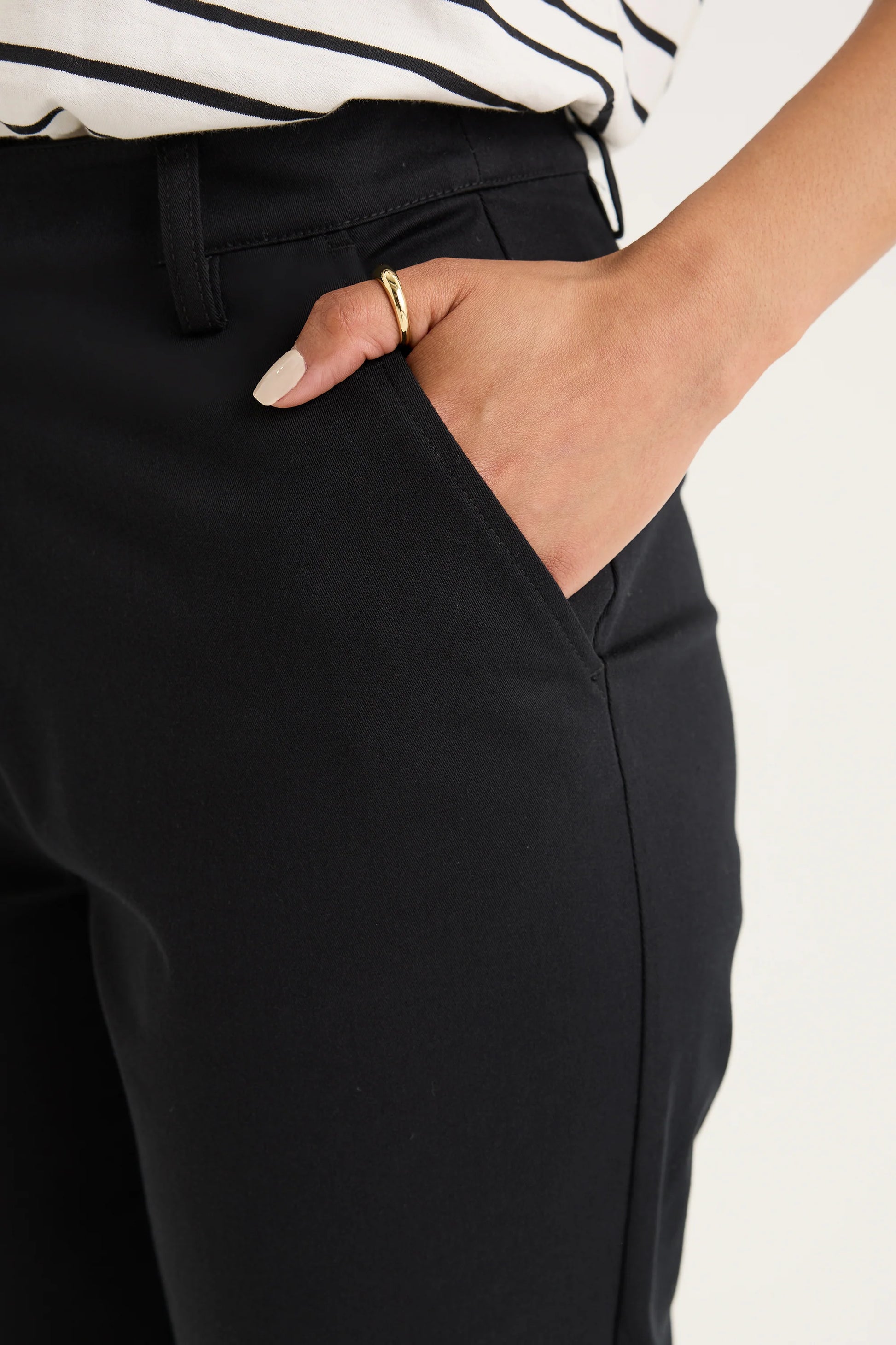 YARRA TRAIL CLASSIC CHINO - BLACK - THE VOGUE STORE