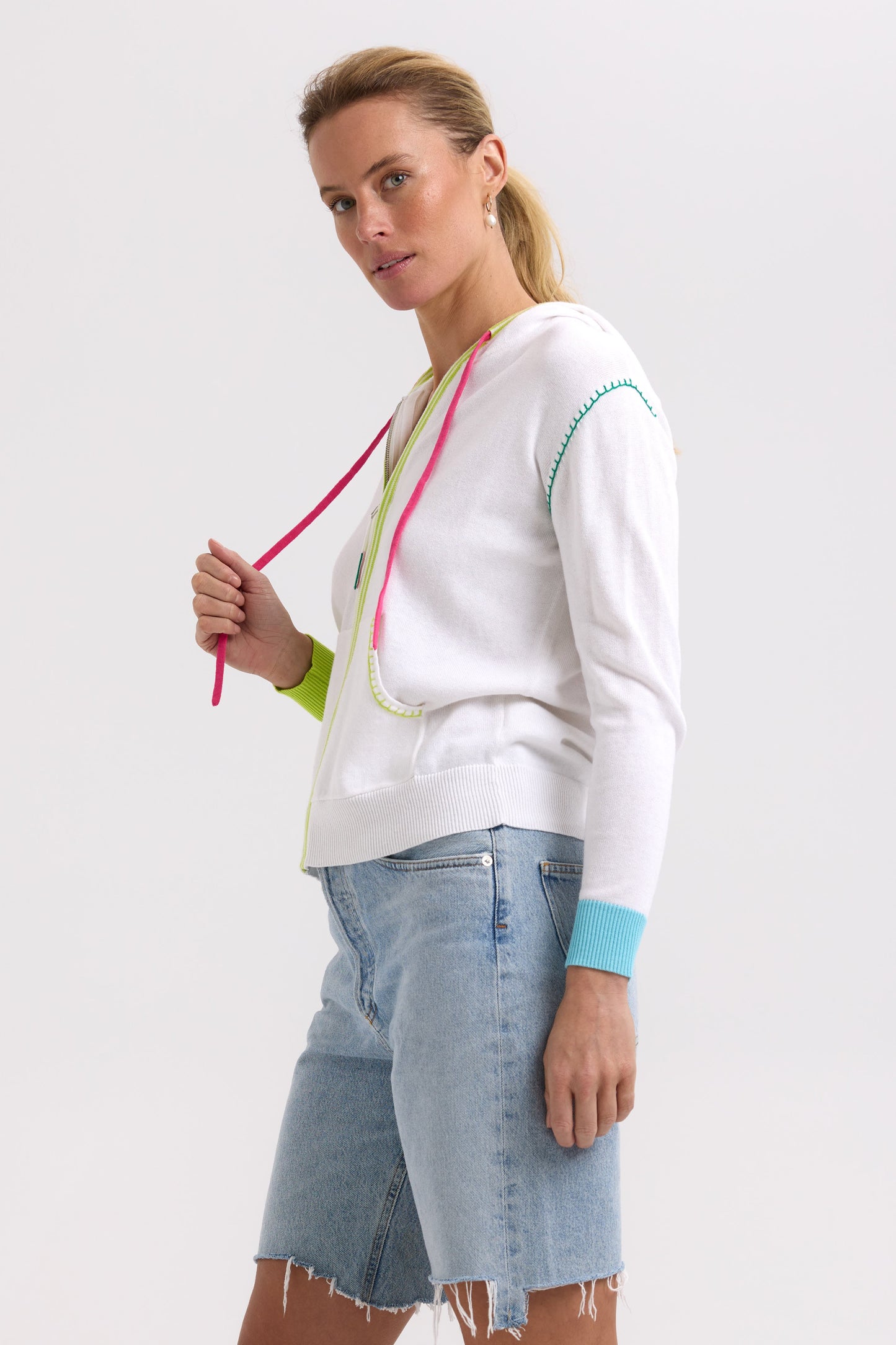 Z&P HEART EMBROIDERY HOODIE - WHITE - THE VOGUE STORE