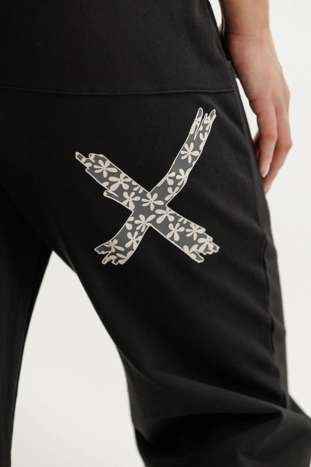 HOMELEE WINTER APARTMENT PANTS - BLACK GRAPHITE DAISY X - THE VOGUE STORE