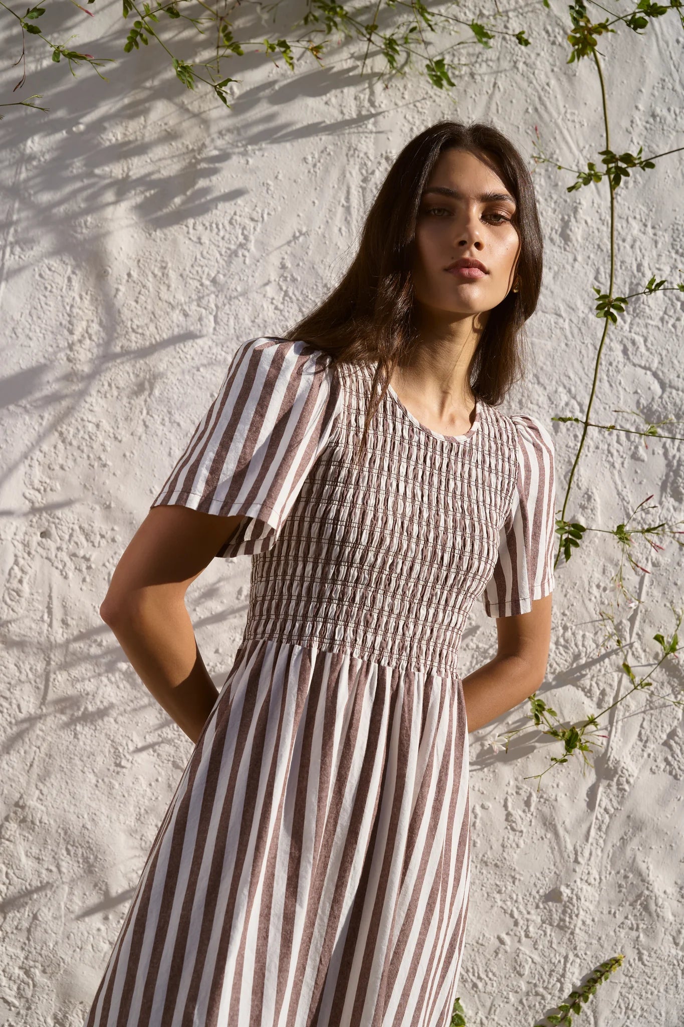 RE:UNION WREN COTTON SS SHIRRED BODICE MIDI DRESS - CHOCOLATE STRIPE - THE VOGUE STORE