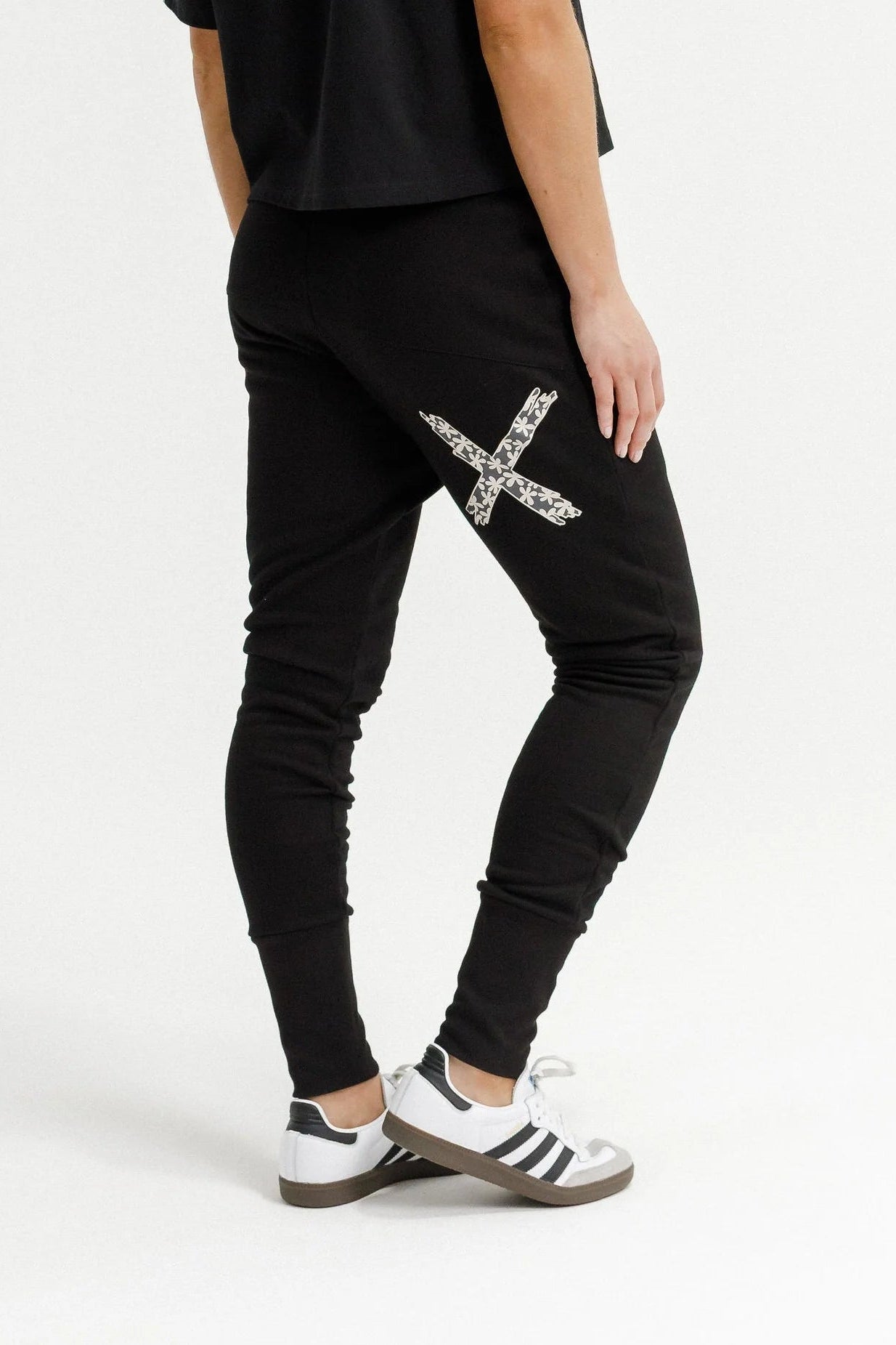 HOMELEE WINTER APARTMENT PANTS - BLACK GRAPHITE DAISY X - THE VOGUE STORE
