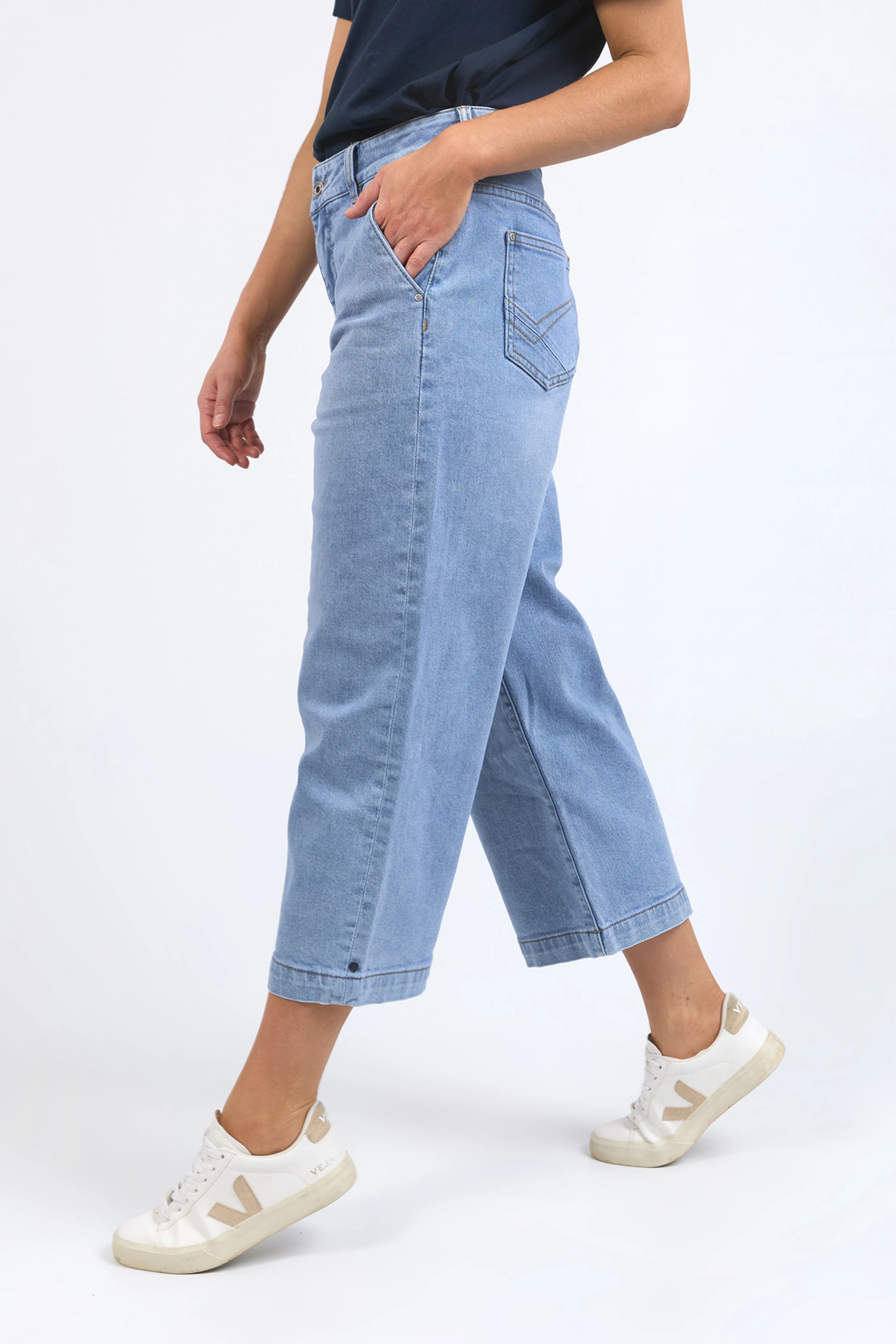 ELM SIDNEY CROPPED WIDE LEG JEAN - LIGHT BLUE WASH - THE VOGUE STORE