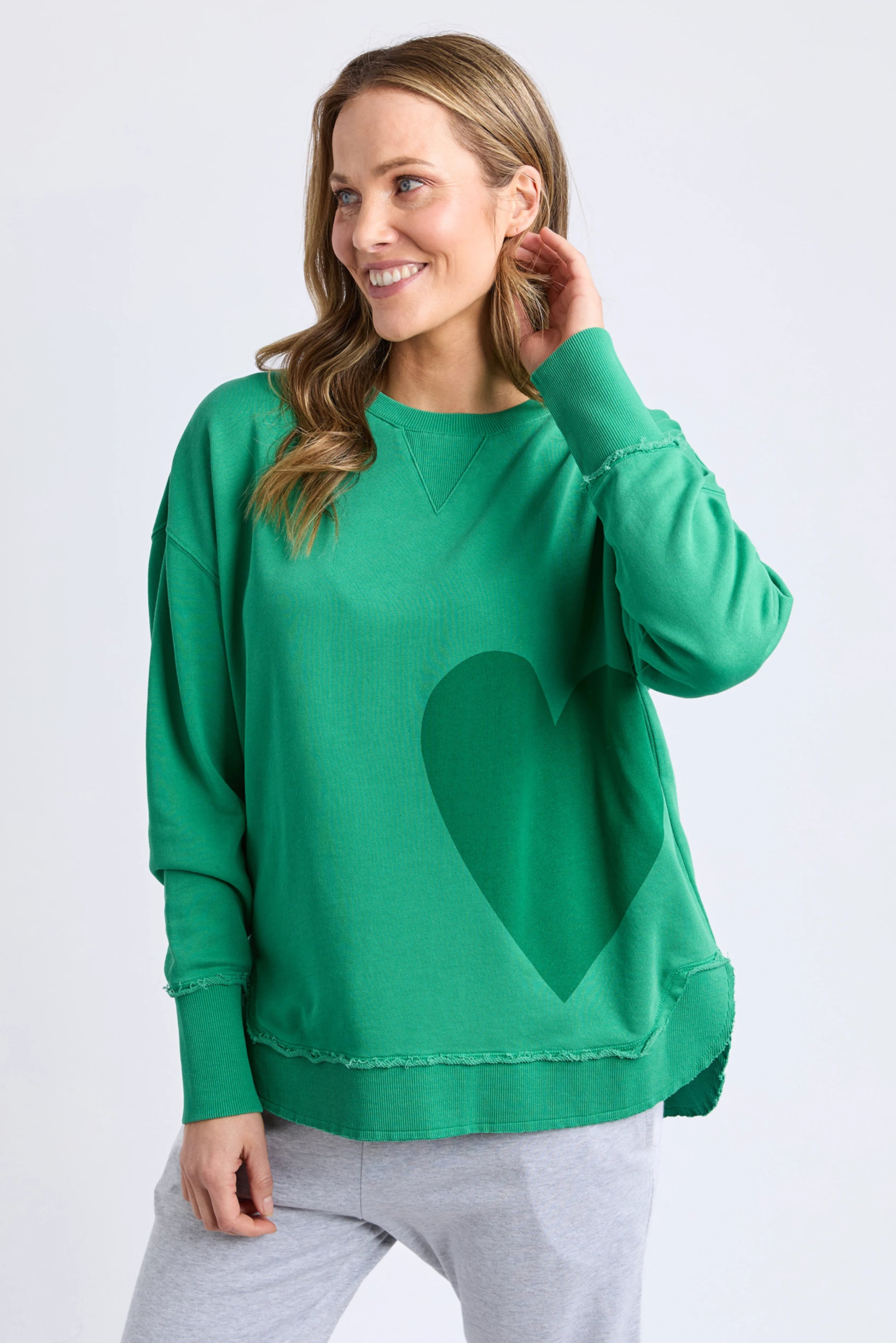 ELM ONE HEART CREW - PINE GREEN - THE VOGUE STORE