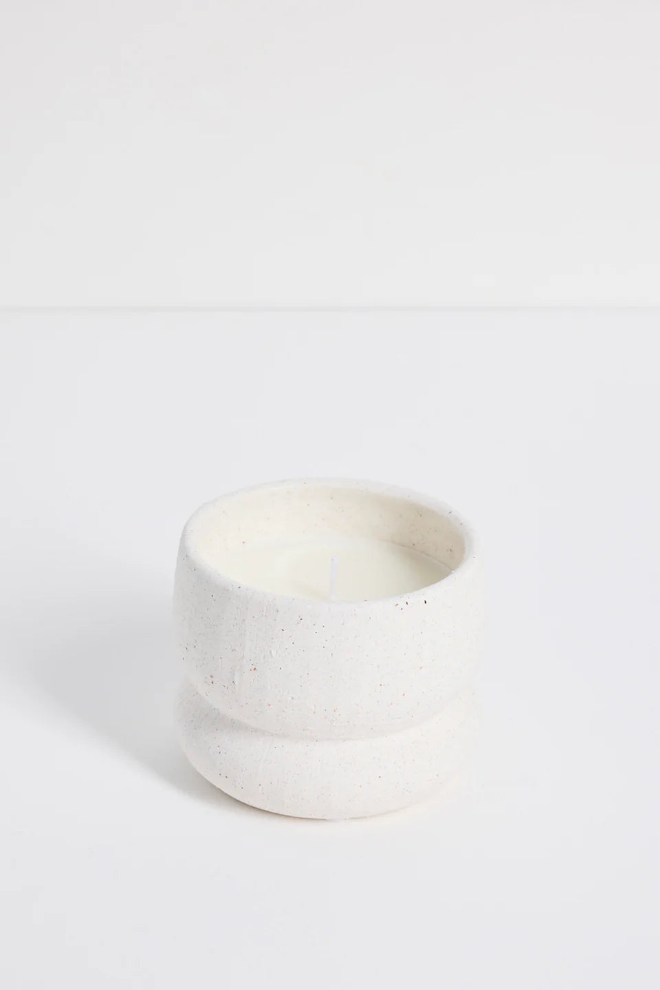 FLO'S HOME IVORY TEXTURED STONE SOY WAX CANDLE - THE VOGUE STORE