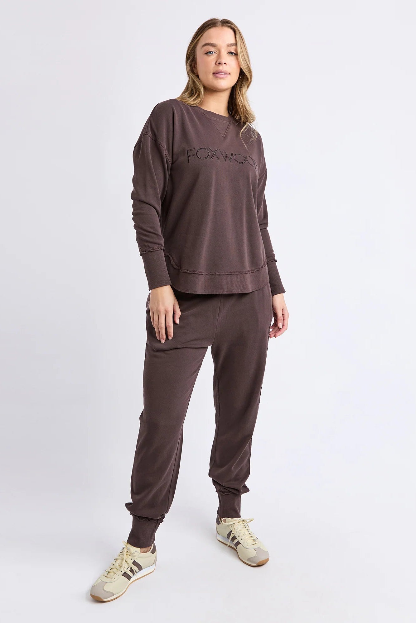 FOXWOOD SIMPLIFIED CREW - COFFEE - THE VOGUE STORE