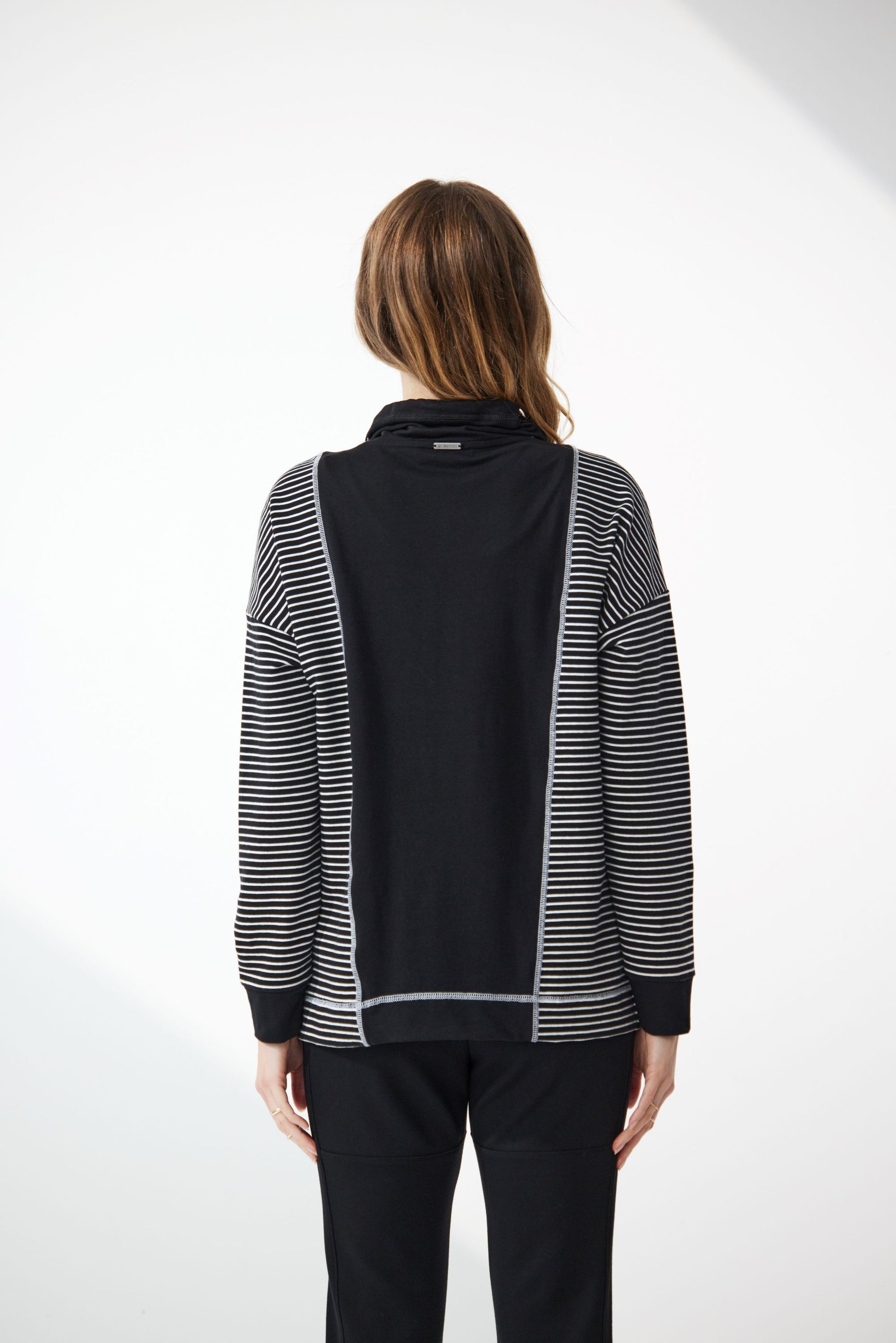 NEWPORT TERRACE STRIPE SWEATSHIRT - BLACK STRIPE - THE VOGUE STORE