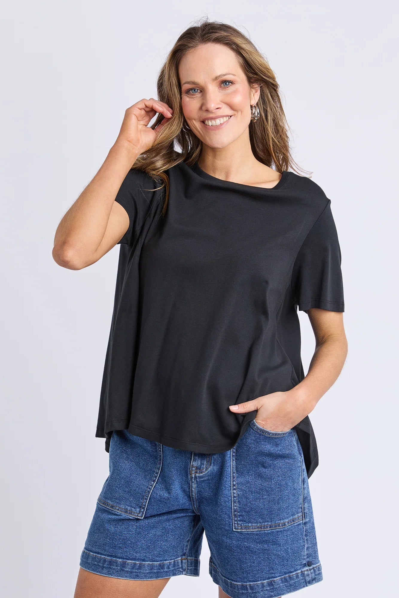 ELM DAISY TEE - BLACK - THE VOGUE STORE