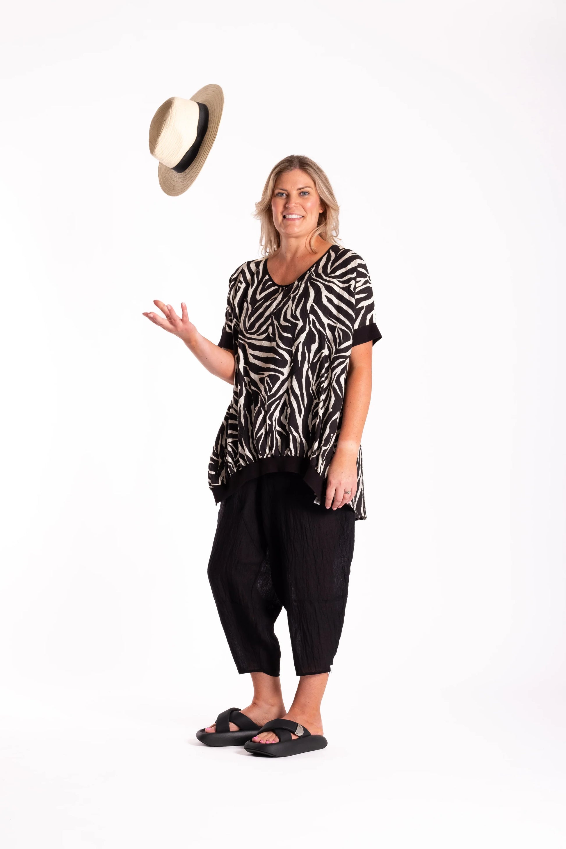 DEEANNE HOBBS LEESE TOP - BLACK TIGER - THE VOGUE STORE