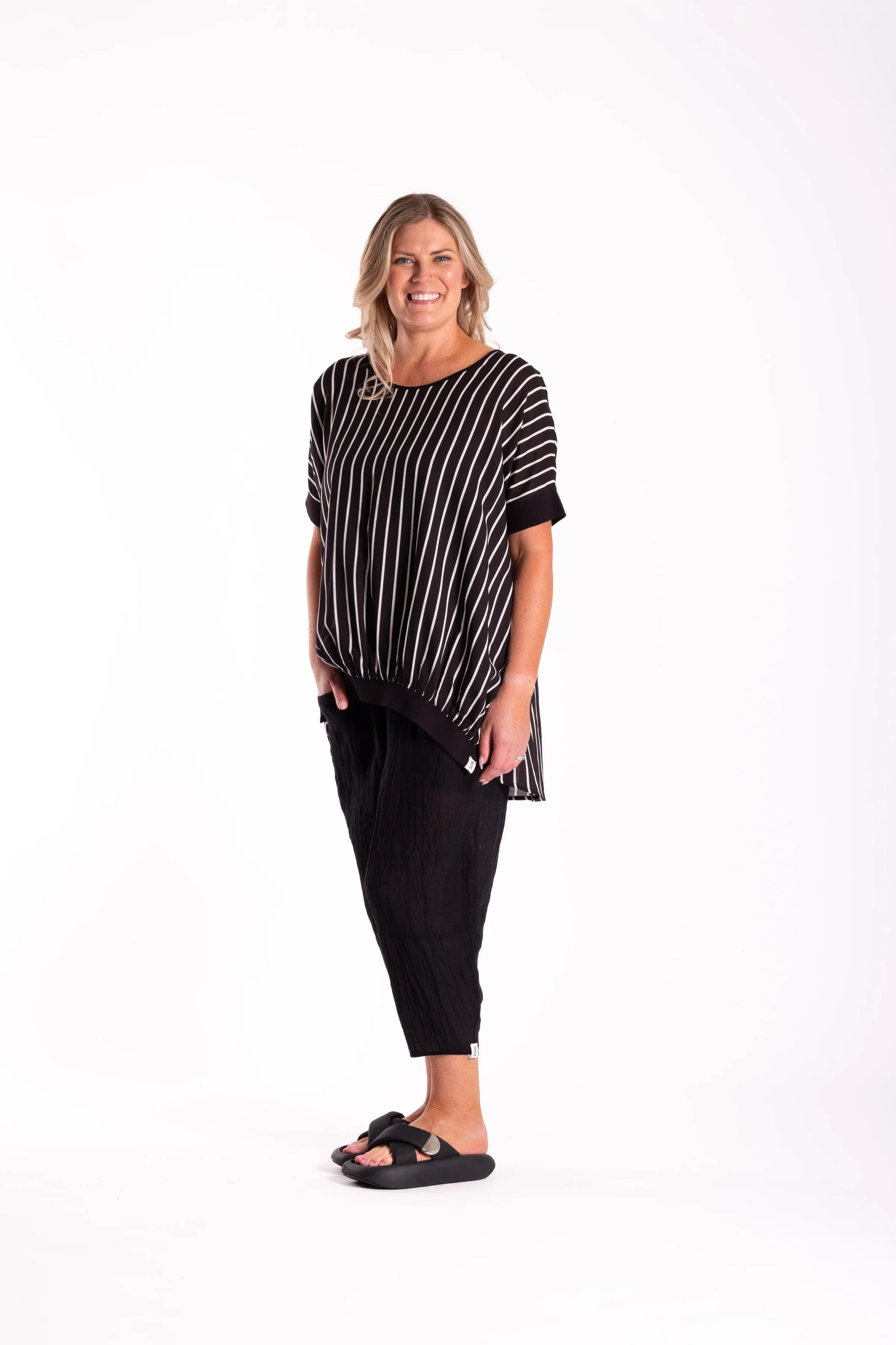 DEEANNE HOBBS LEESE TOP - BLACK STRIPE - THE VOGUE STORE