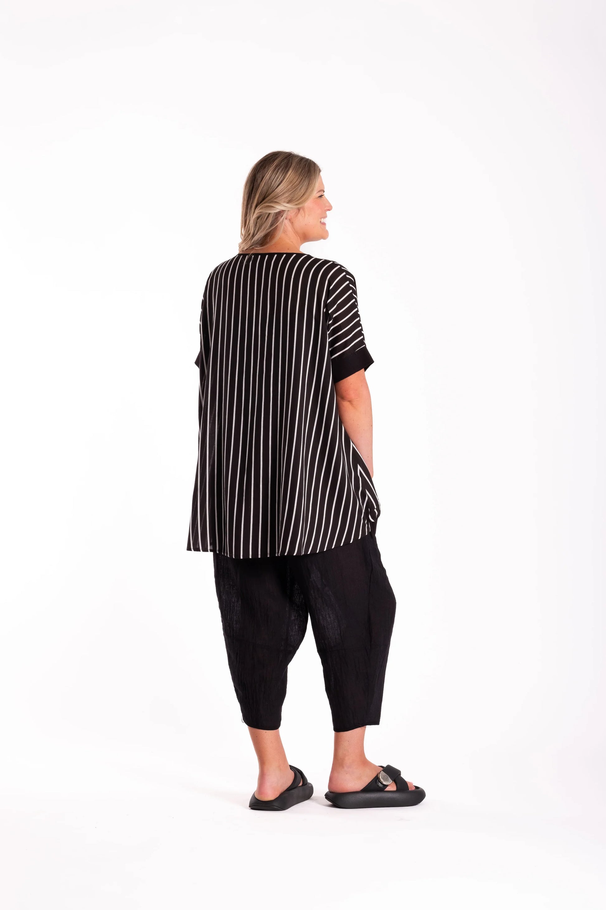 DEEANNE HOBBS LEESE TOP - BLACK STRIPE - THE VOGUE STORE