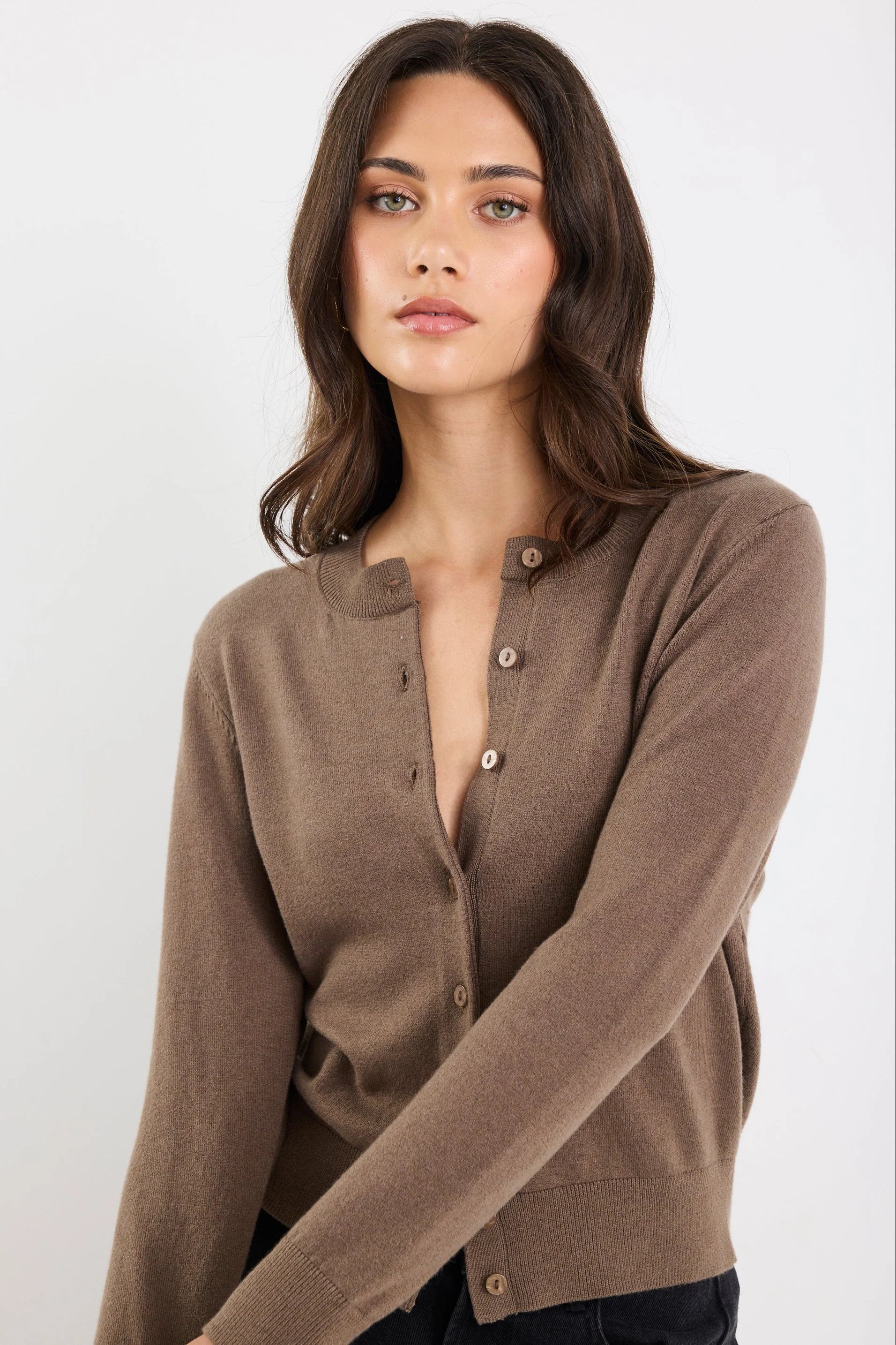 STORIES BE TOLD AUTOGRAPH MOCHA SOFT FINE GAUGE CREWNECK CARDIGAN - THE VOGUE STORE