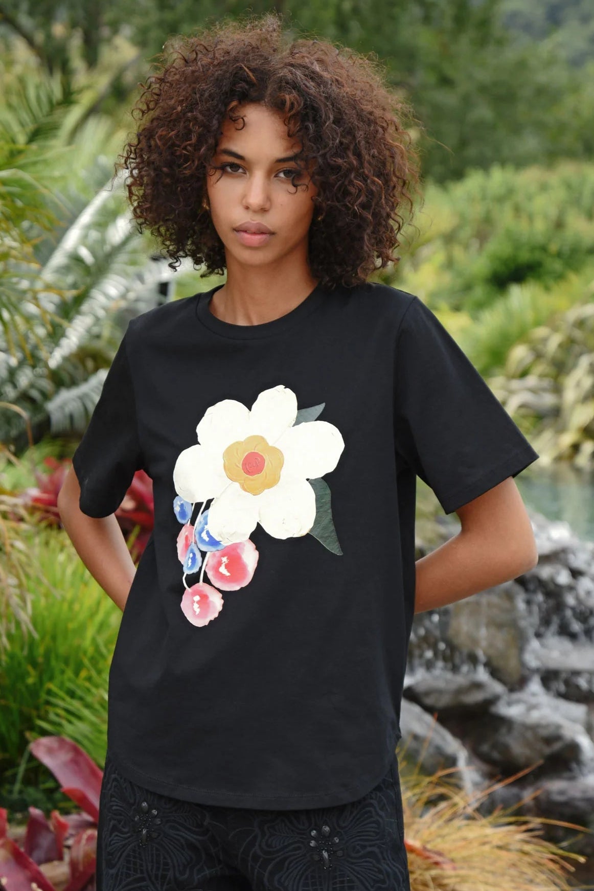 COOP BLOOMING MARVELLOUS T-SHIRT - BLACK - THE VOGUE STORE