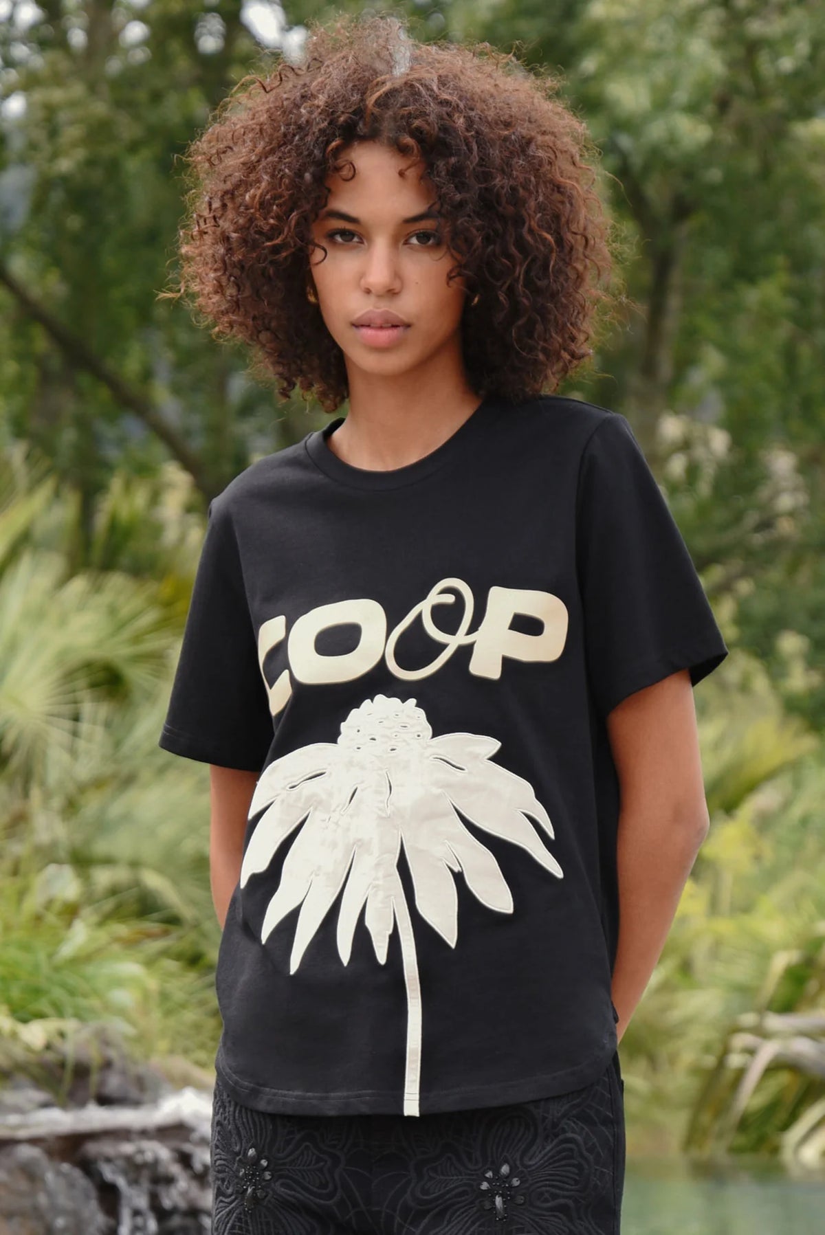 COOP BLOOM SERVICE T-SHIRT - BLACK & CREAM - THE VOGUE STORE