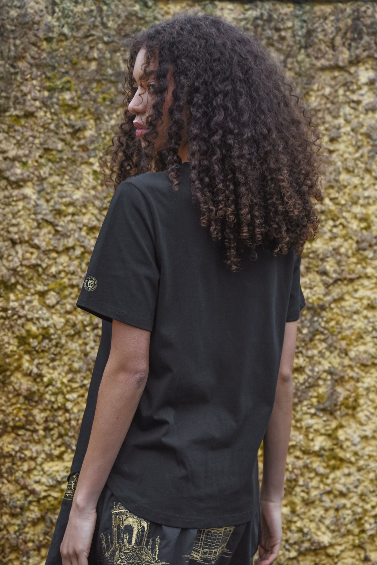 COOP FOUNTAIN OF SPARKLE T-SHIRT - BLACK - THE VOGUE STORE