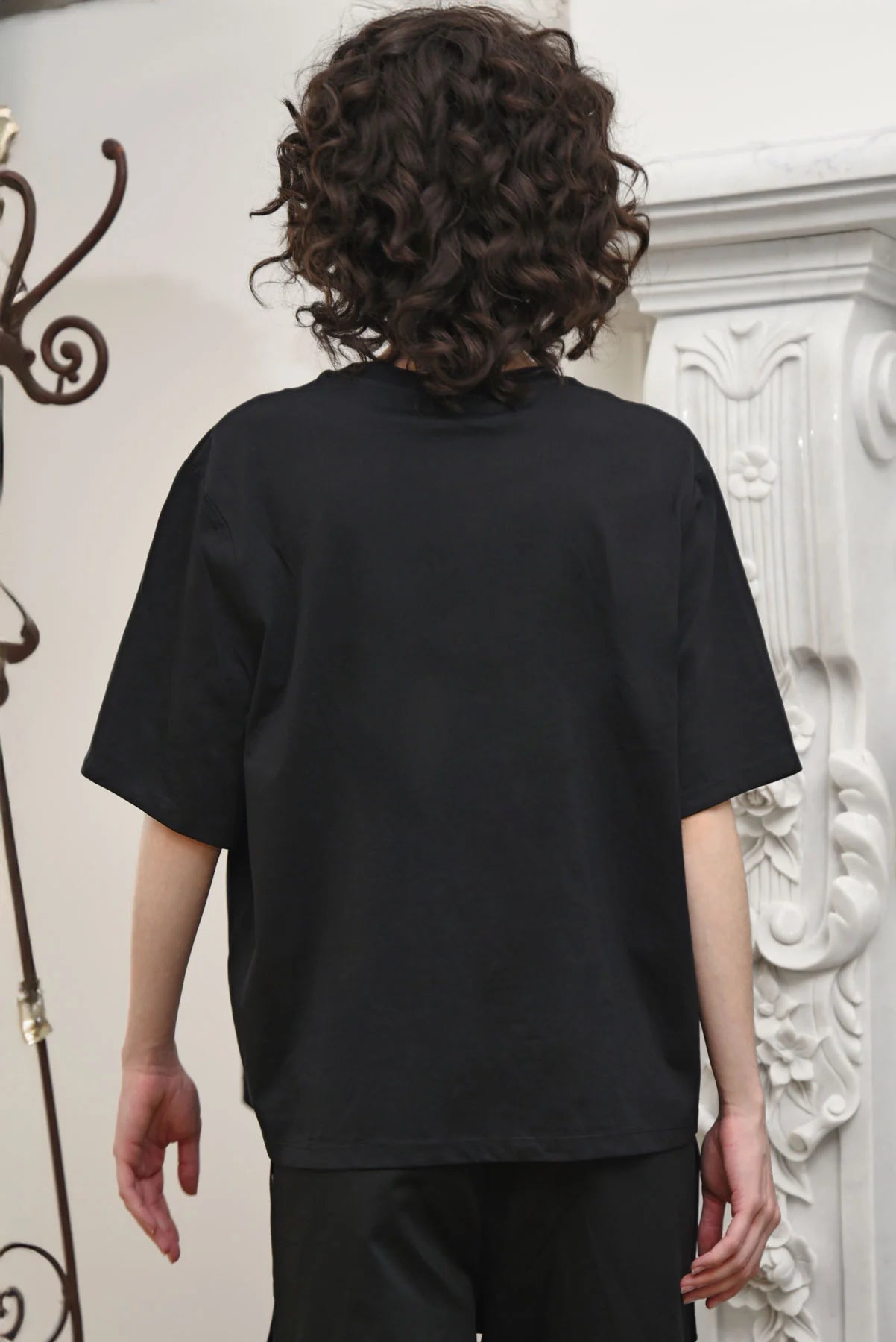 CURATE PEARL UP TEE - BLACK - THE VOGUE STORE