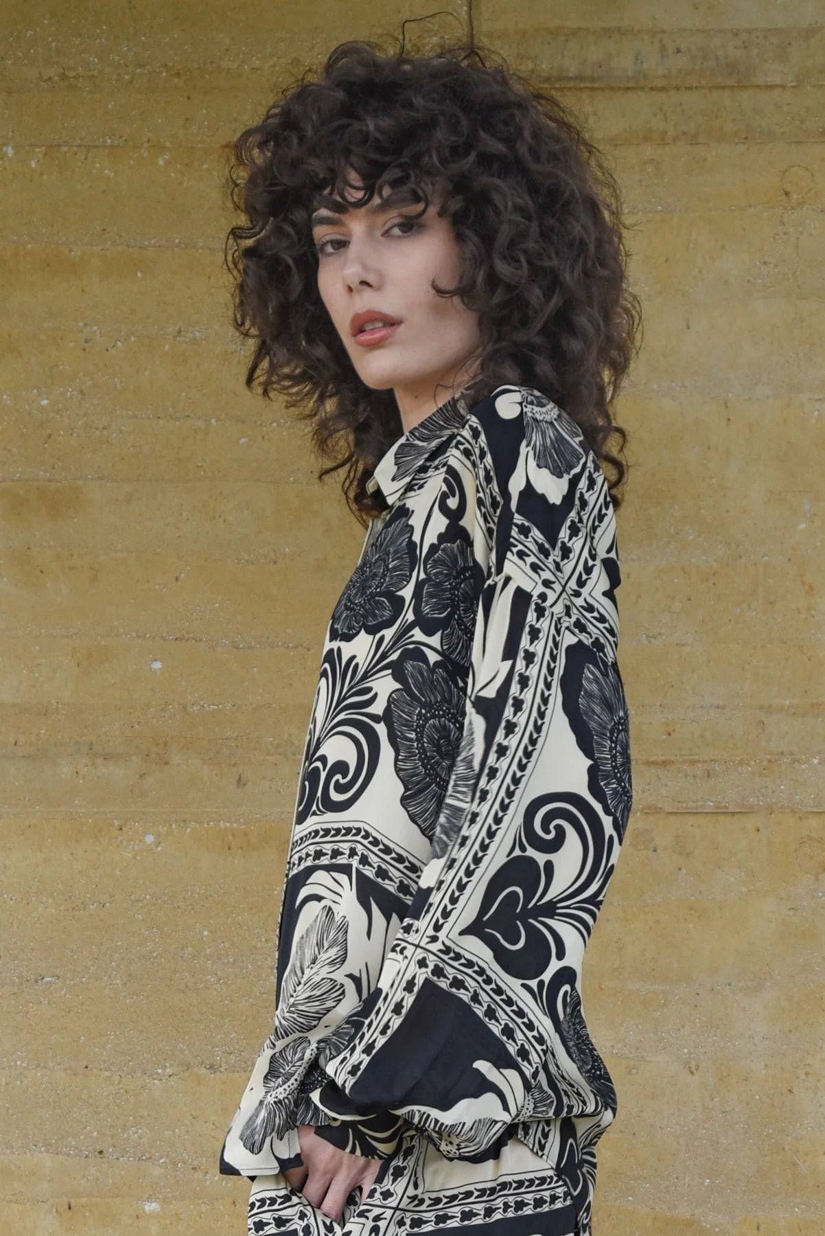 CURATE UNDER THE SUN SHIRT - BLACK VINTAGE - THE VOGUE STORE