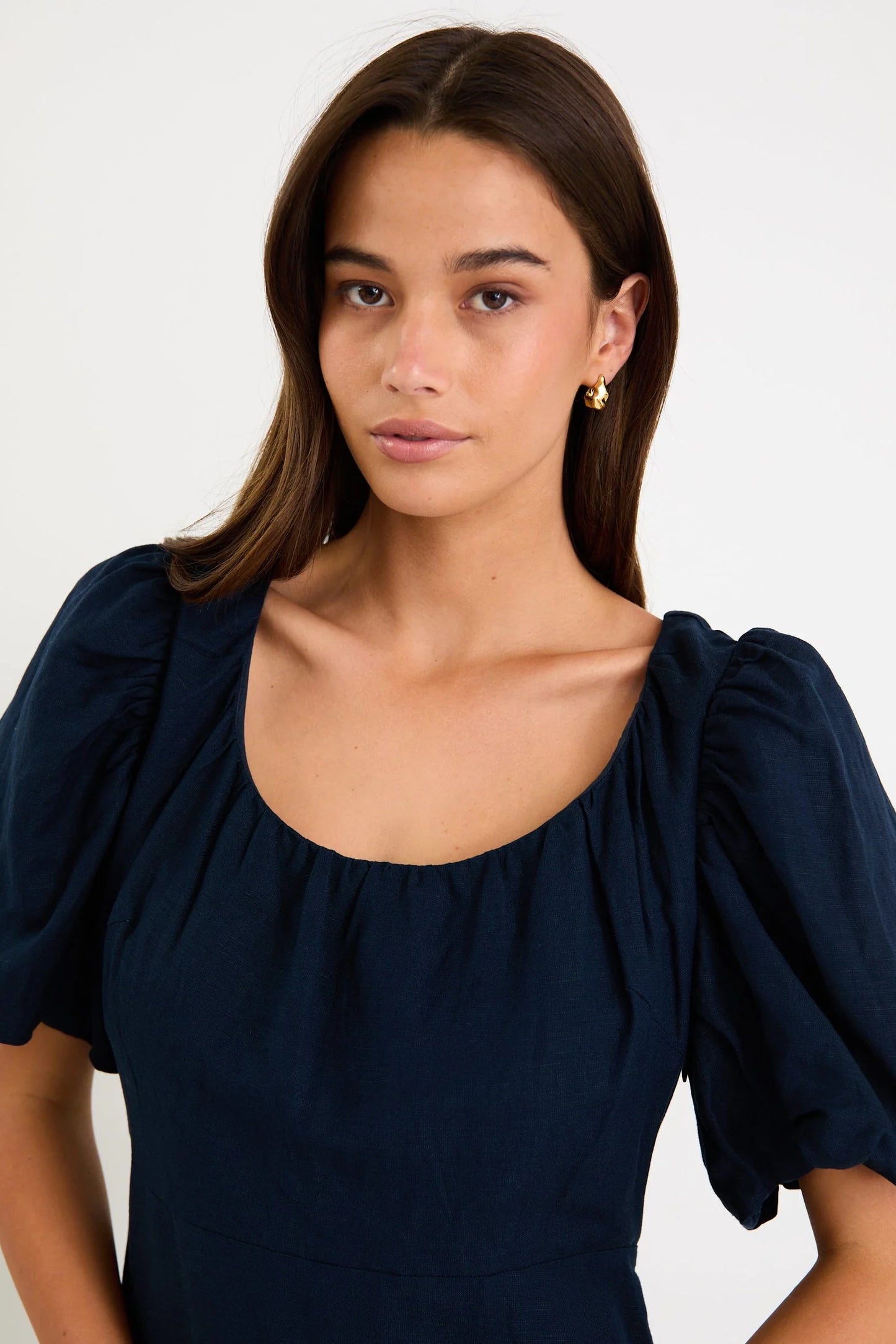 STORIES BE TOLD CHORUS NAVY PUFF SLEEVE SCOOP NECK FLOATY MAXI DRESS - THE VOGUE STORE