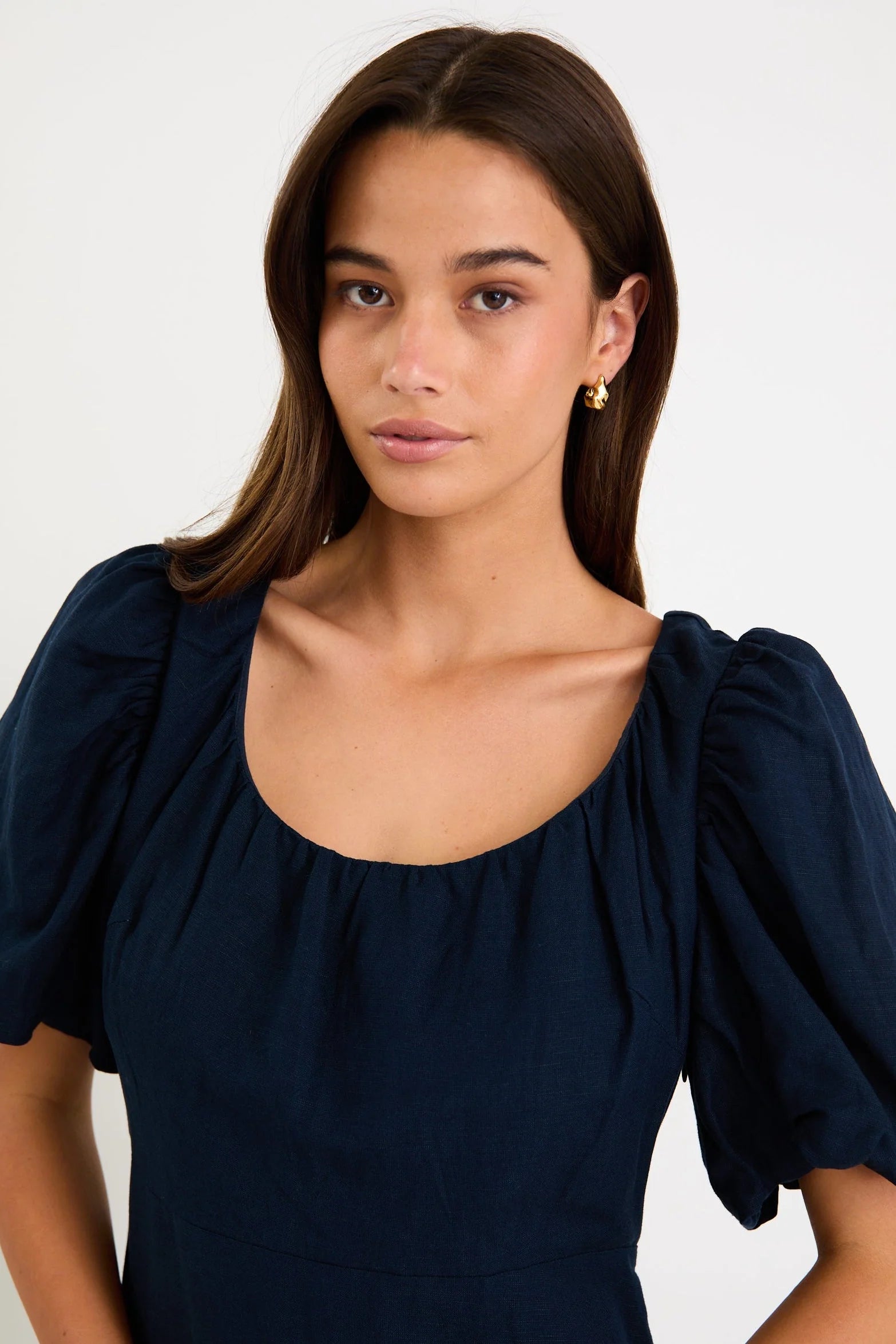 STORIES BE TOLD CHORUS NAVY PUFF SLEEVE SCOOP NECK FLOATY MAXI DRESS - THE VOGUE STORE