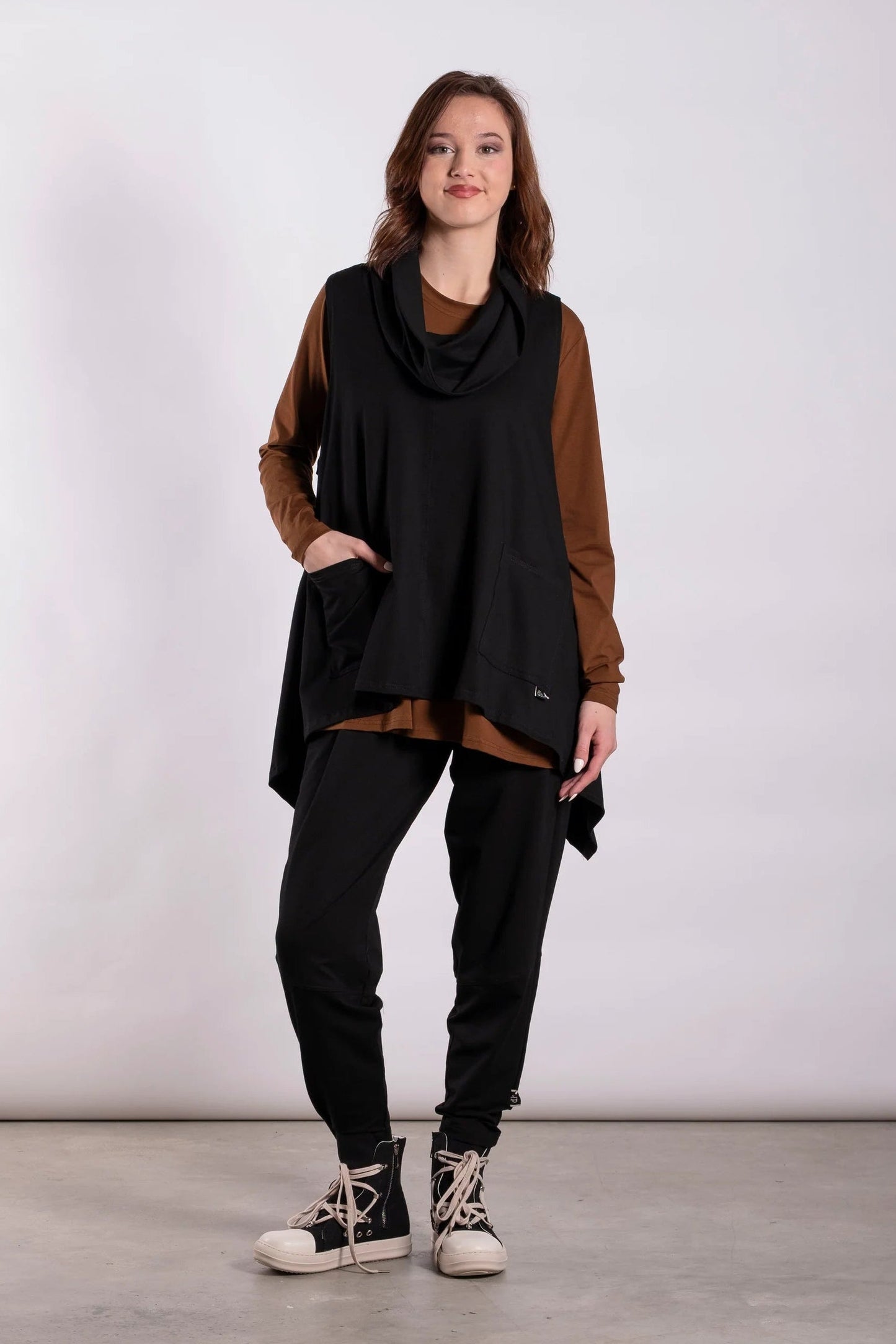 DEEANNE HOBBS COWL VEST NOIR - THE VOGUE STORE