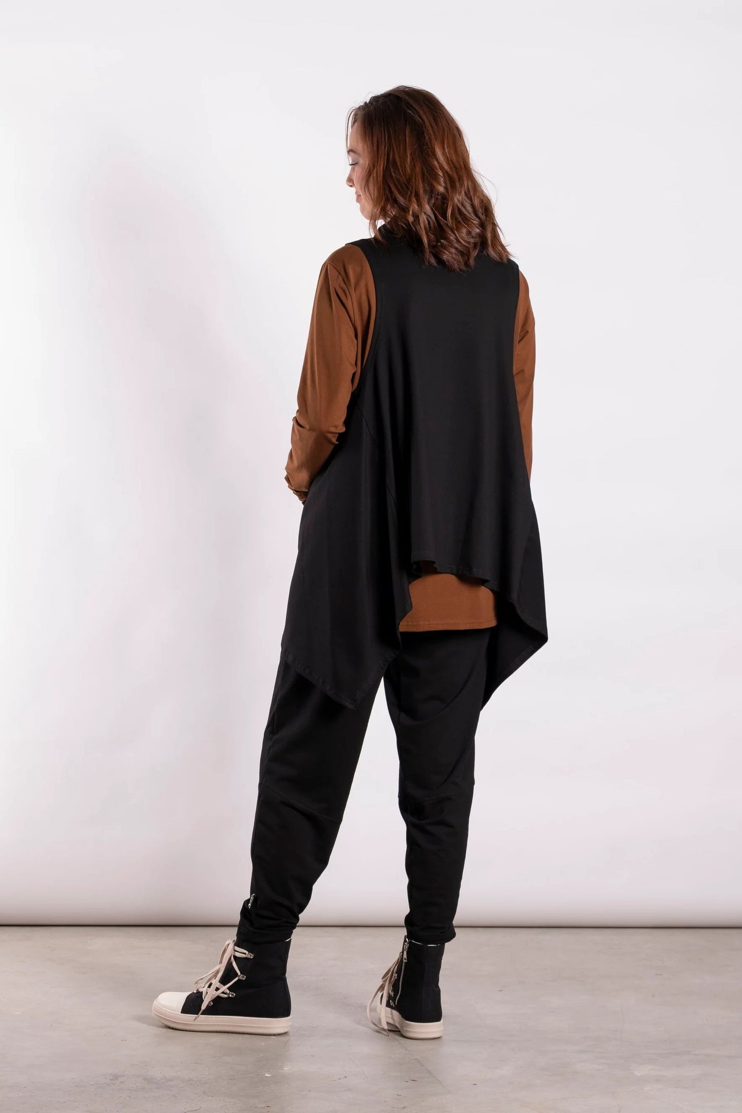 DEEANNE HOBBS COWL VEST NOIR - THE VOGUE STORE