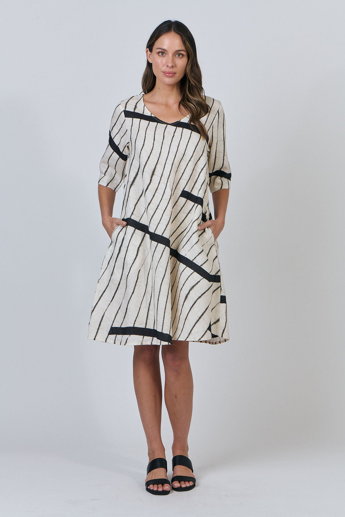 NAUTRALS BY O&J SHORT SLEEVE LINEN DRESS - ISOBARS - THE VOGUE STORE