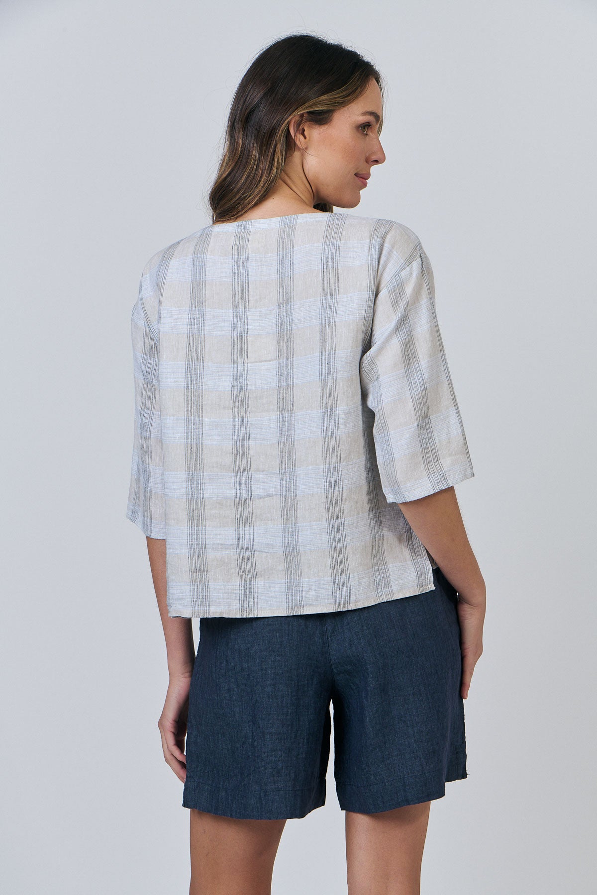 NATURALS BY O&J SHORT SLEEVE LINEN TOP - MESH PRINT - THE VOGUE STORE