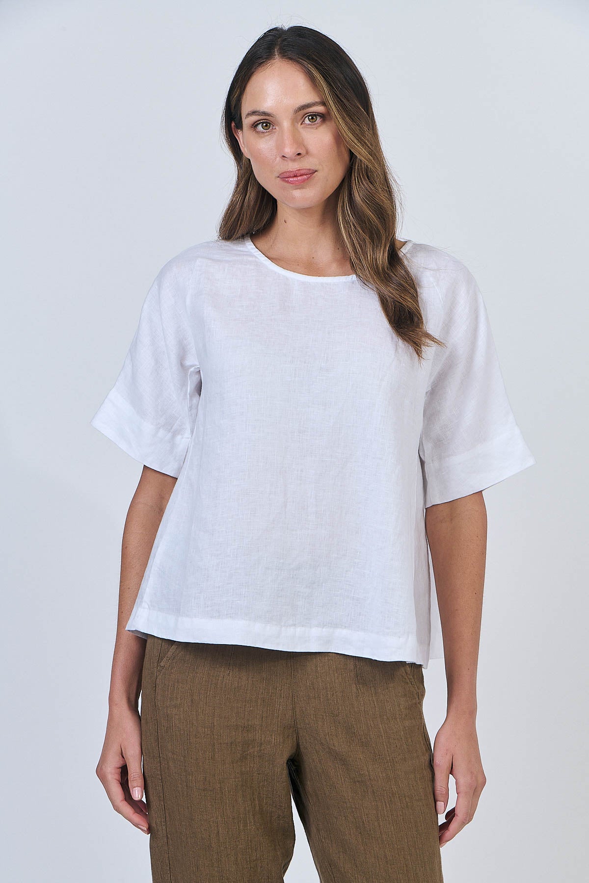 NATURALS BY O&J SHORT SLEEVE LINEN TOP - WHITE - THE VOGUE STORE