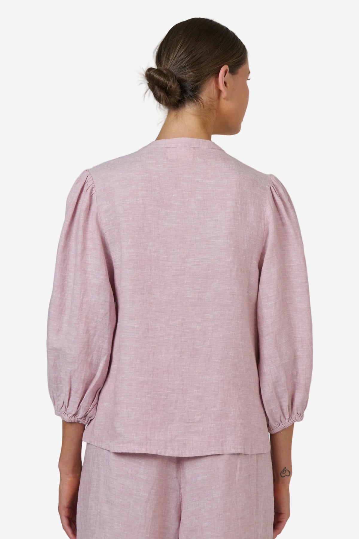 NATURALS BY O&J LONG SLEEVE BUTTON DOWN LINEN TOP - RADISH - THE VOGUE STORE