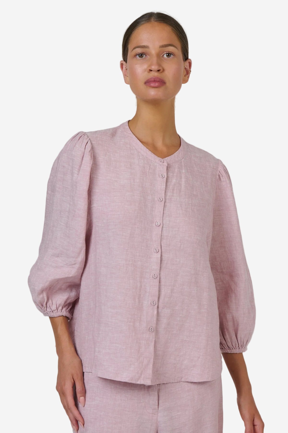 NATURALS BY O&J LONG SLEEVE BUTTON DOWN LINEN TOP - RADISH - THE VOGUE STORE